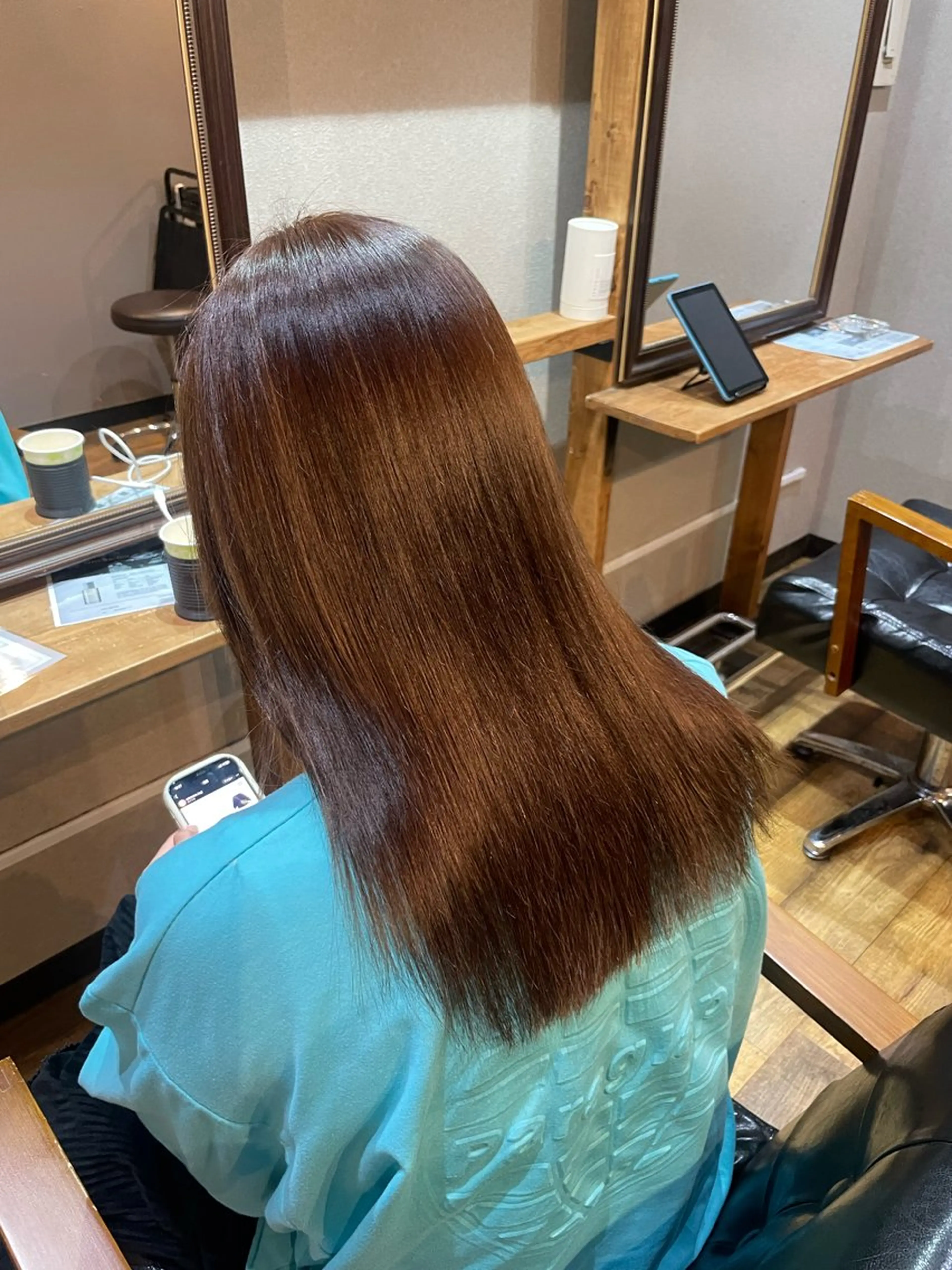 セミロング ヘアカラー MIKA 💫艶透明感カラーのヘアスタイル