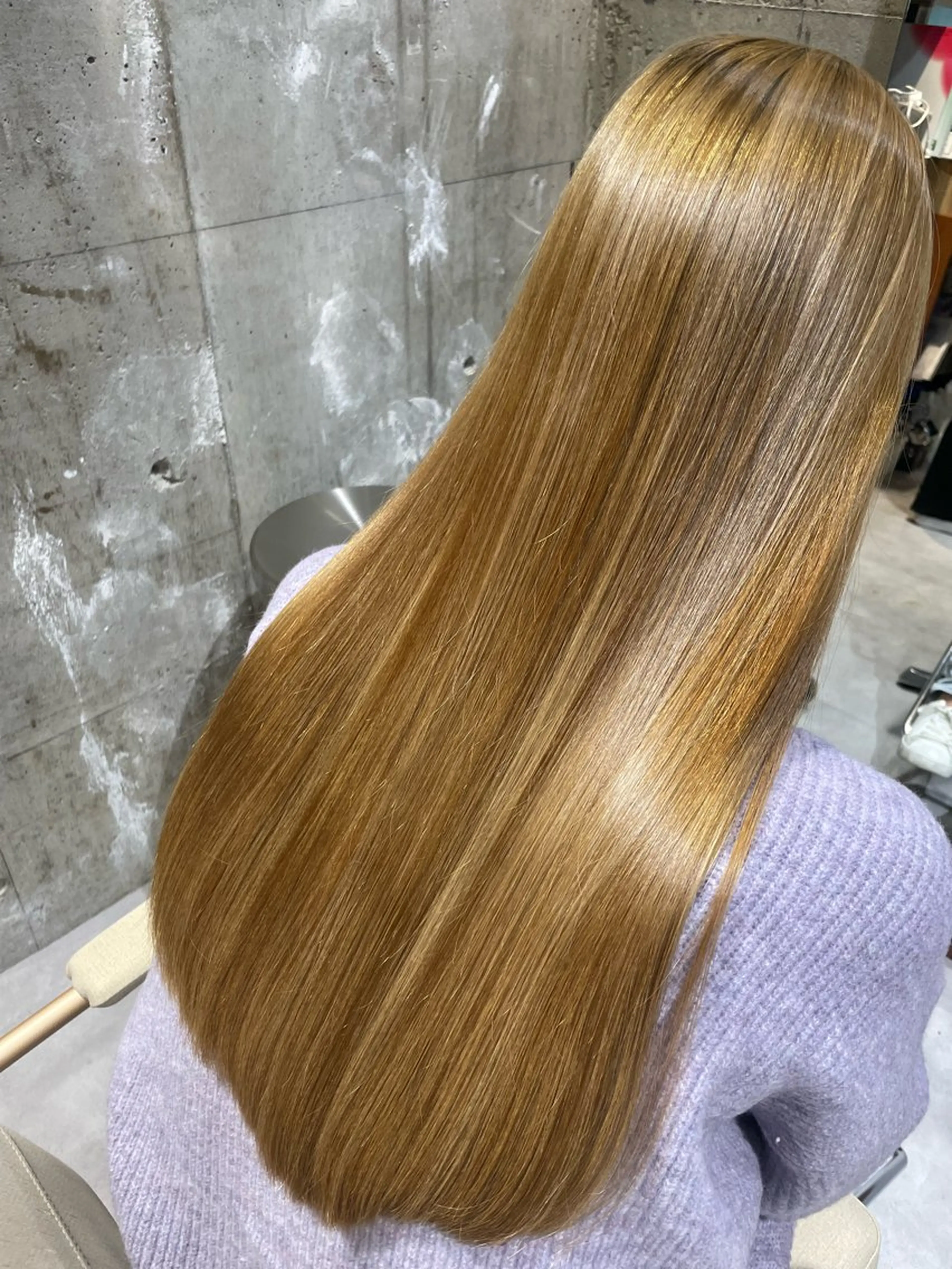 ロング esse大阪茶屋町店所属・レイヤーカット 新井田陽寿のヘアスタイル