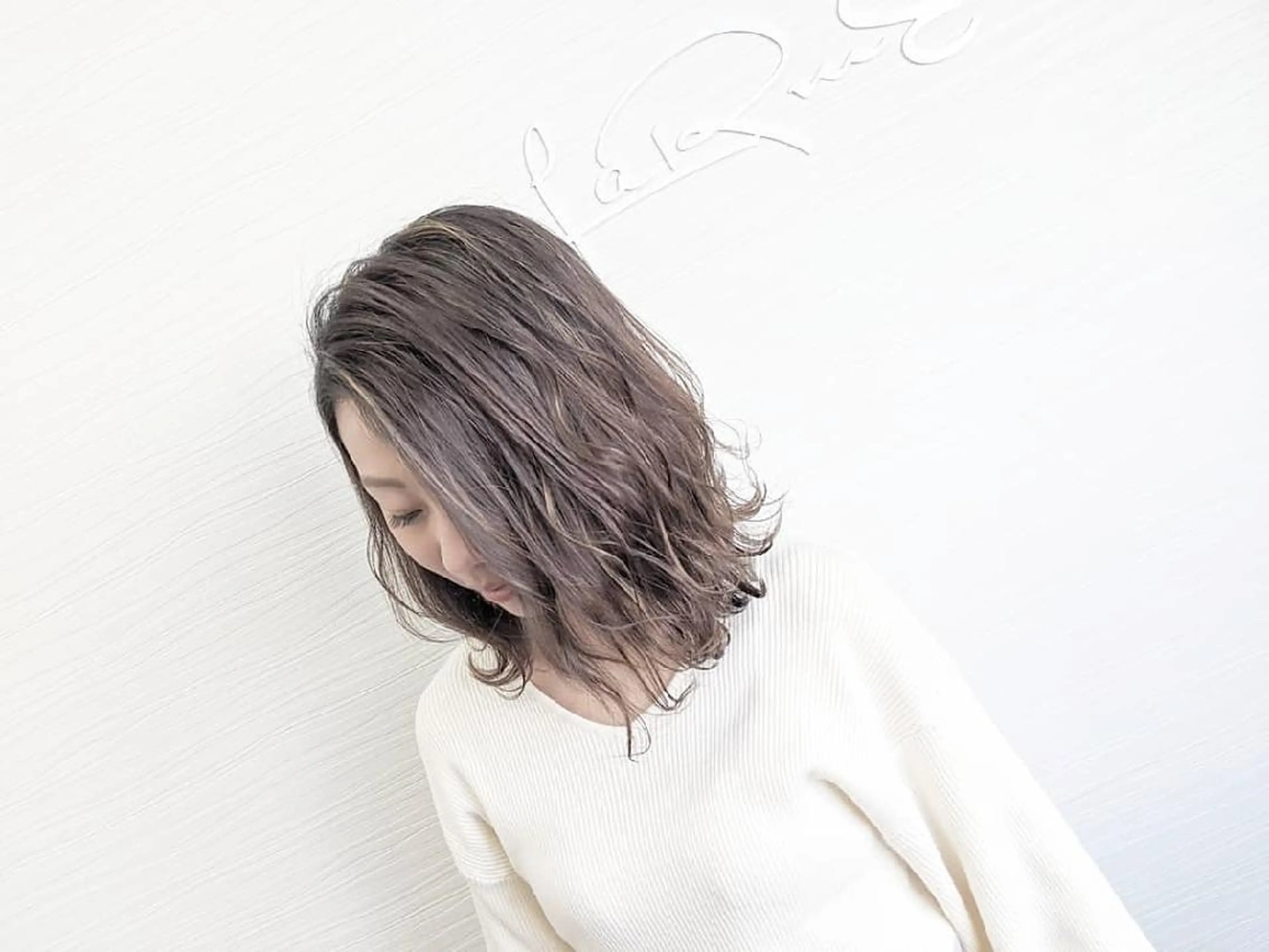 ミディアム カラー グレージュ ハイライトカラー ハイライト ヘアカラー トリートメント LaRmE 代表　穂原大和のヘアスタイル
