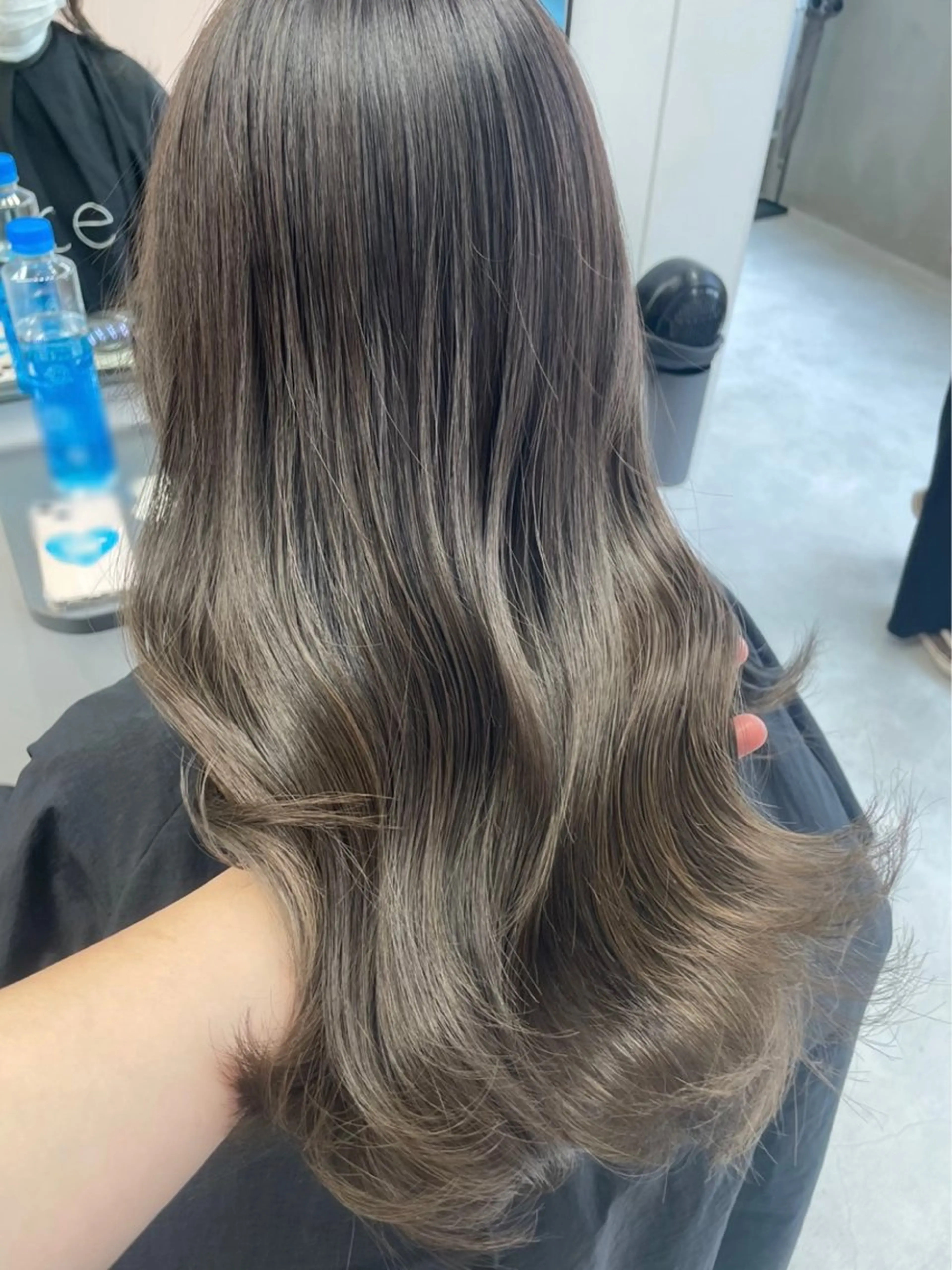 ロング カラー グレージュ オリーブグレージュ オリーブグレー ヘアカラー トリートメント 若月 あやかのヘアスタイル