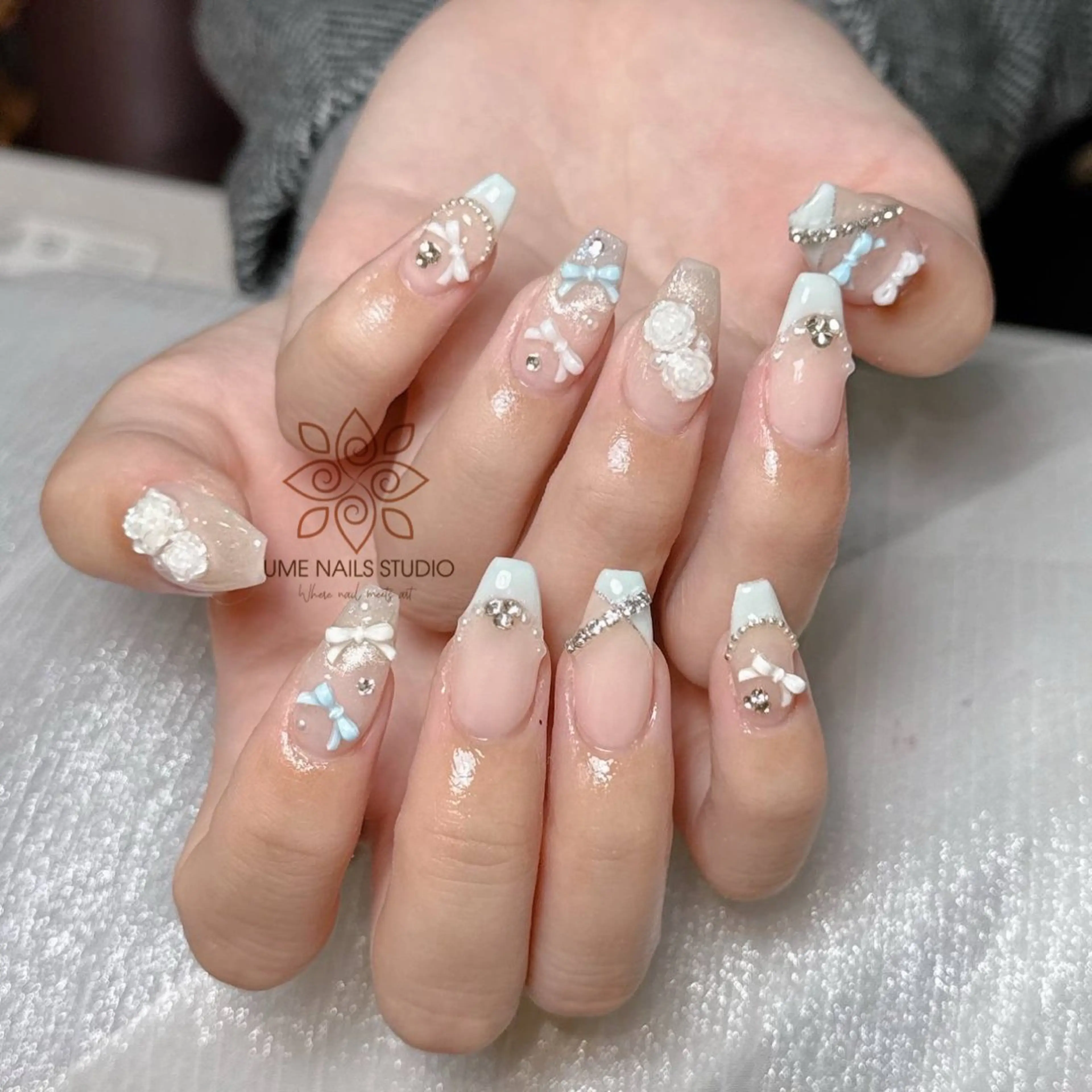 ネイル チークネイル クリアネイル ガーリー キラキラネイル 韓国ネイル ハンドネイル Ume Nail Studioのネイルデザイン