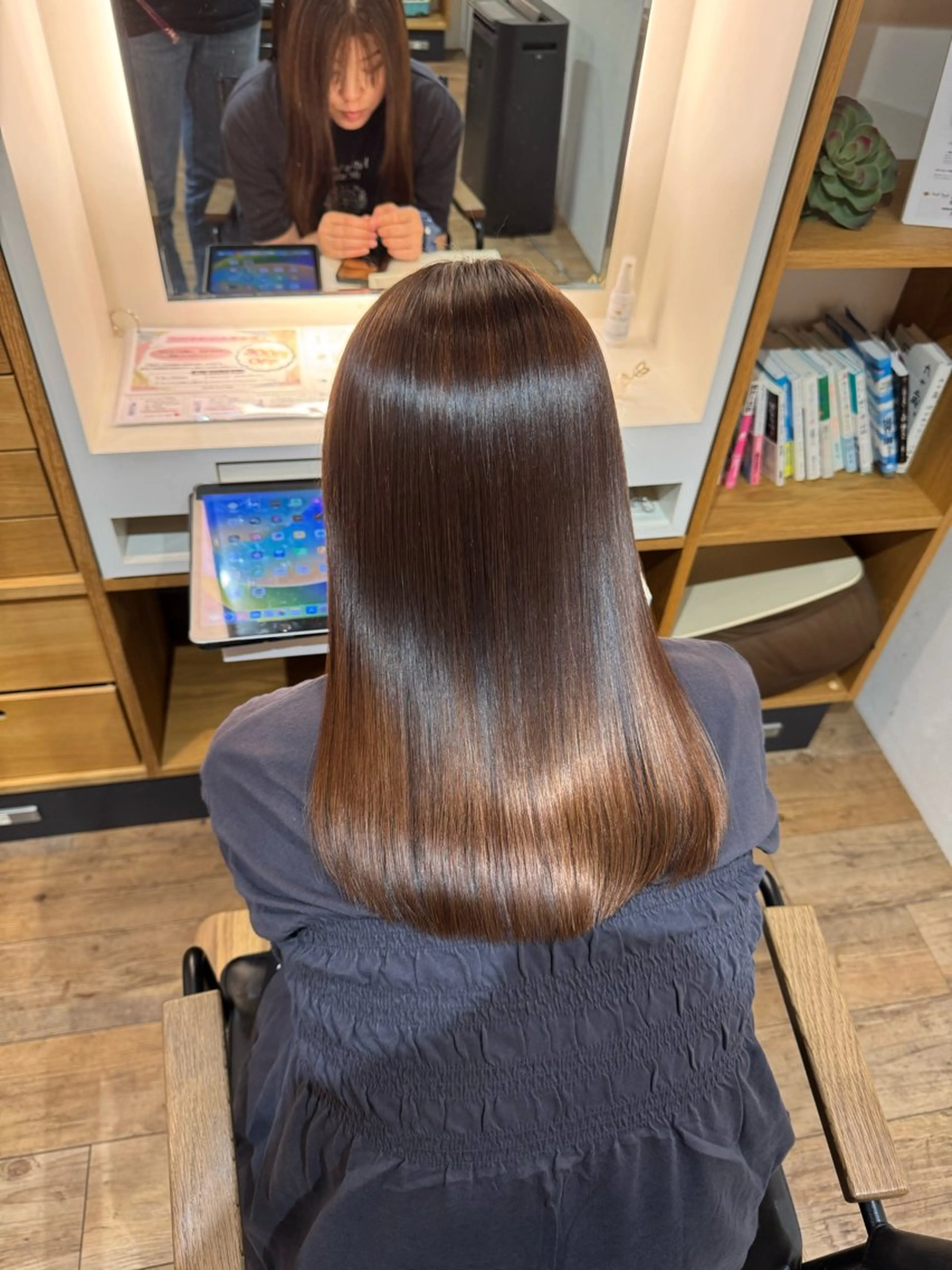 セミロング カット 縮毛矯正 トリートメント afloatkobe所属・美髪/髪質改善 川口凌弥のヘアスタイル