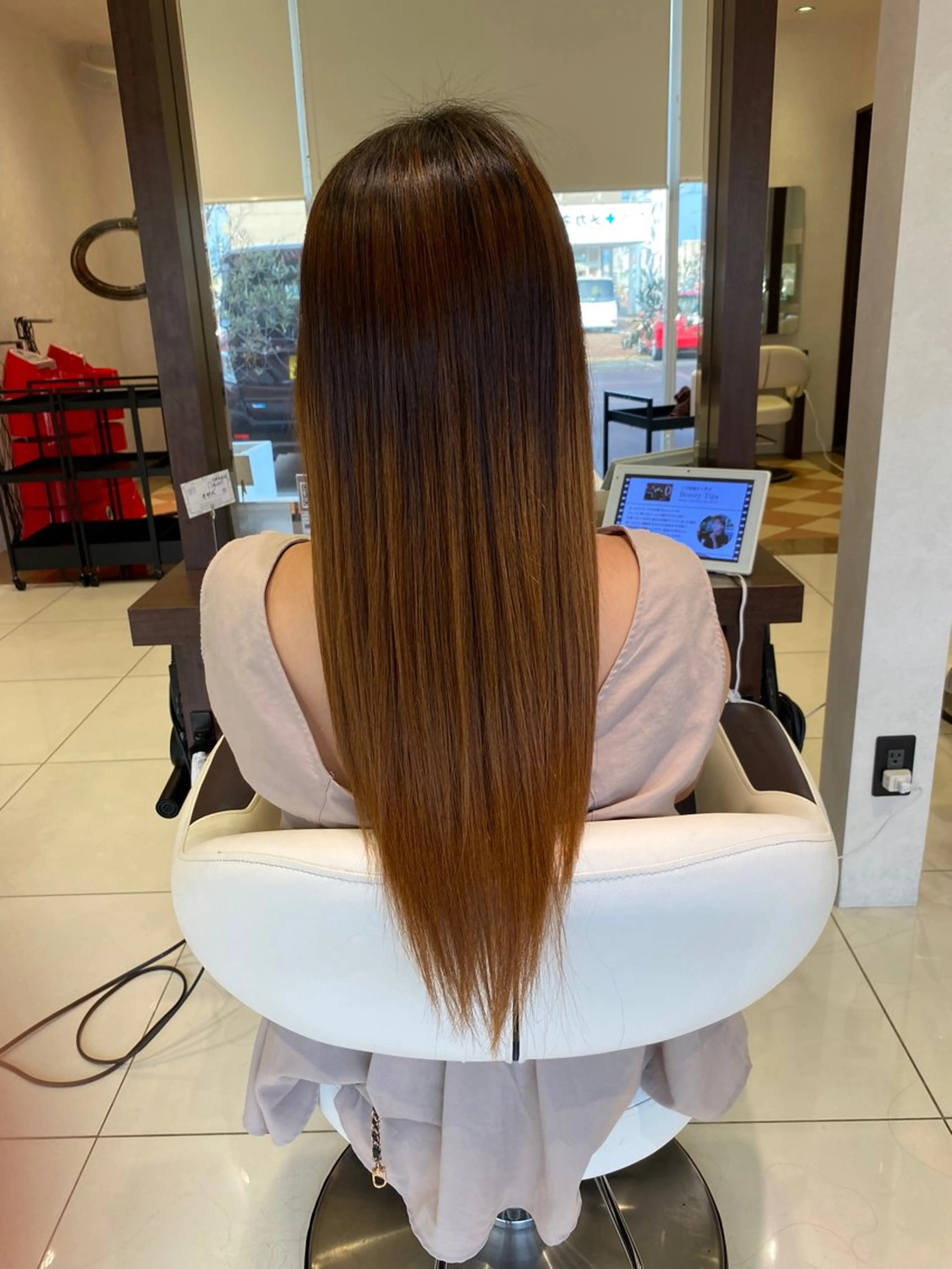 ロング 他店で断られた方歓迎 ブリーチ縮毛矯正のヘアスタイル