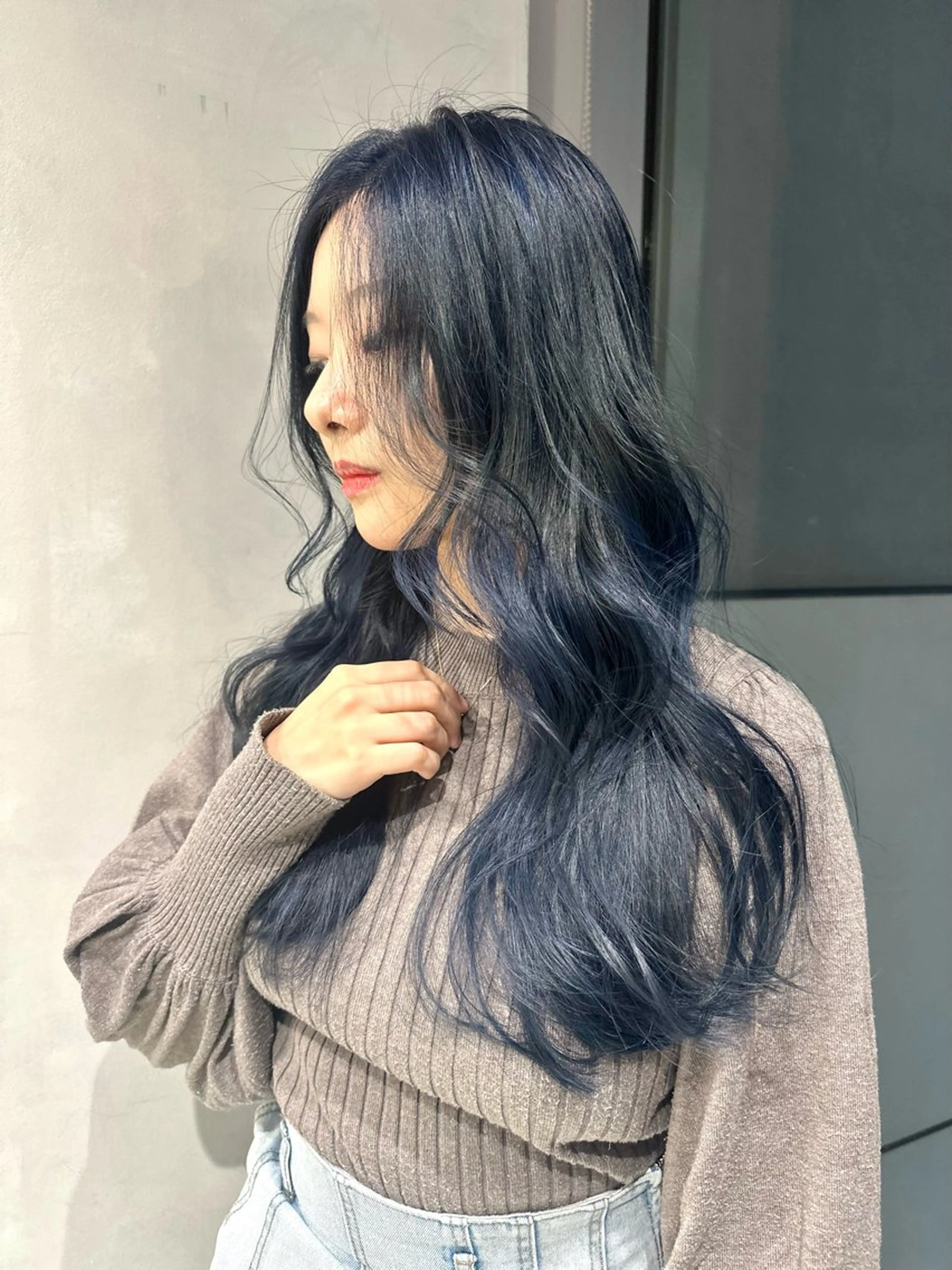 ロング カラー ブリーチ ネイビーカラー カット ヘアカラー トリートメント 似合わせ小顔ショート /akane🐰♥️のヘアスタイル