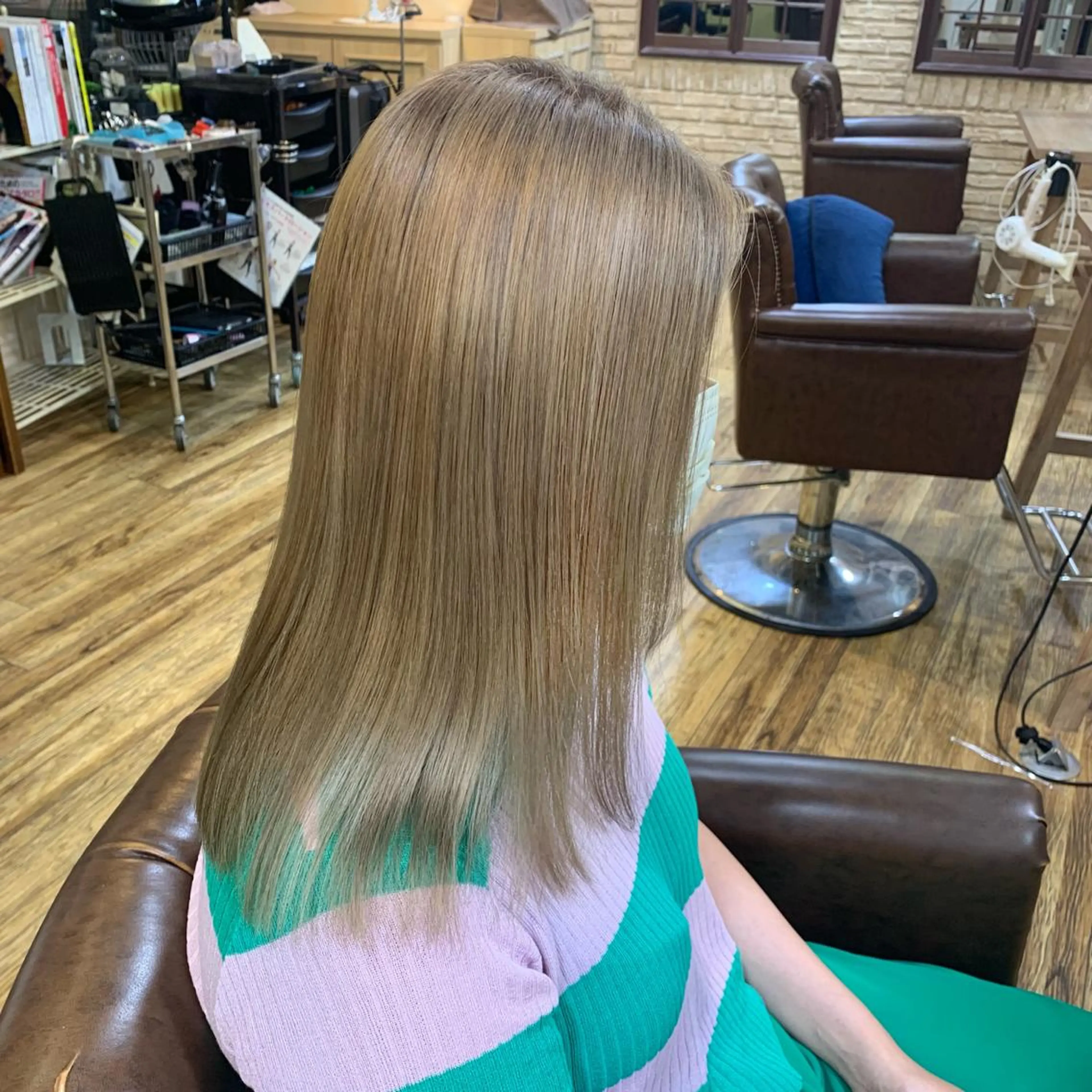 カラー ベージュカラー 染矢 優希のヘアスタイル