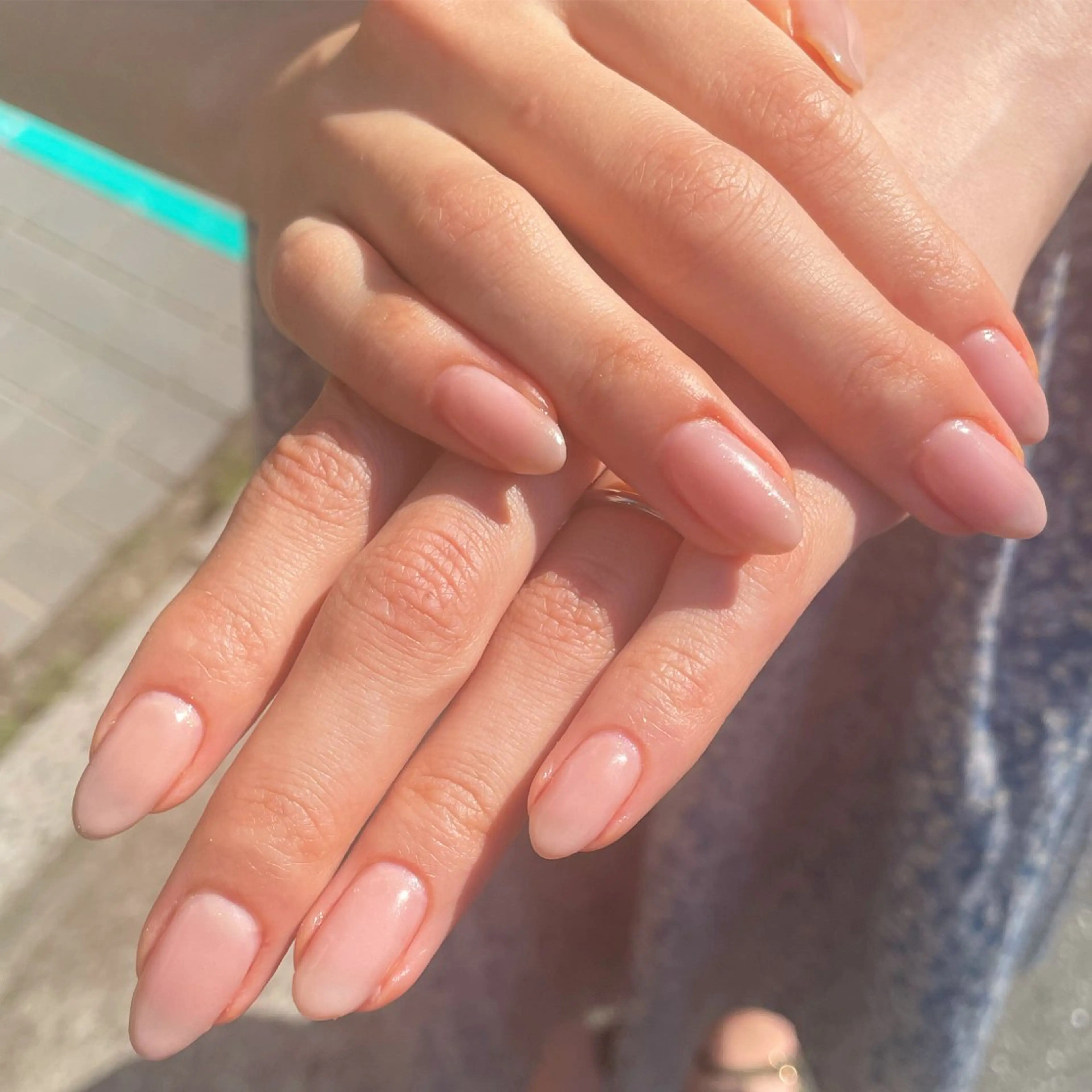 ネイル キラキラネイル オフィスネイル ワンカラーネイル ピンク ピンクベージュ ハンドネイル ハンドケア 🎀NAIL🎀 AI🪄︎︎◝✩のネイルデザイン