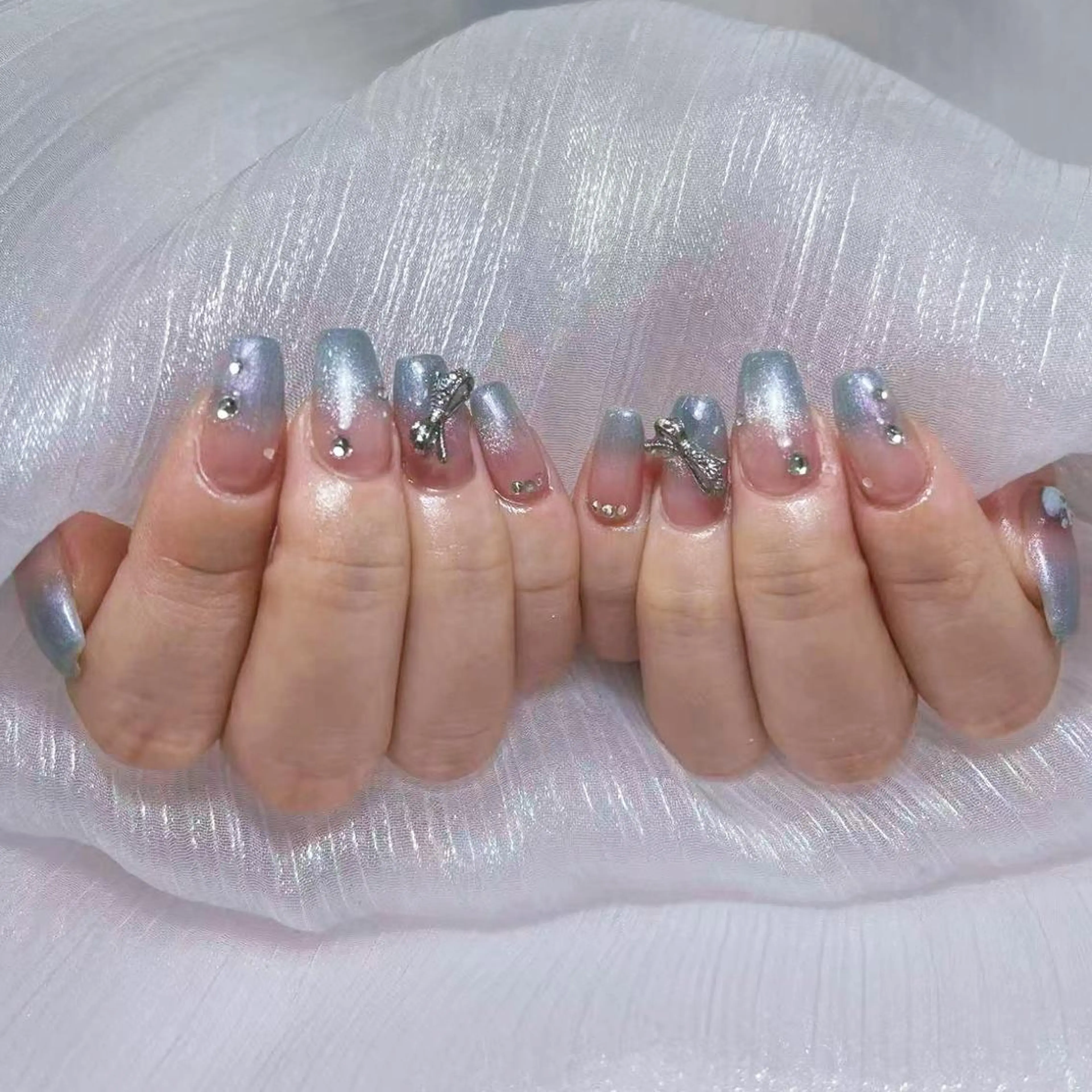 ネイル アートネイル オーロラネイル ガーリー キラキラネイル マグネットネイル ハンドネイル YOYO 💅のネイルデザイン