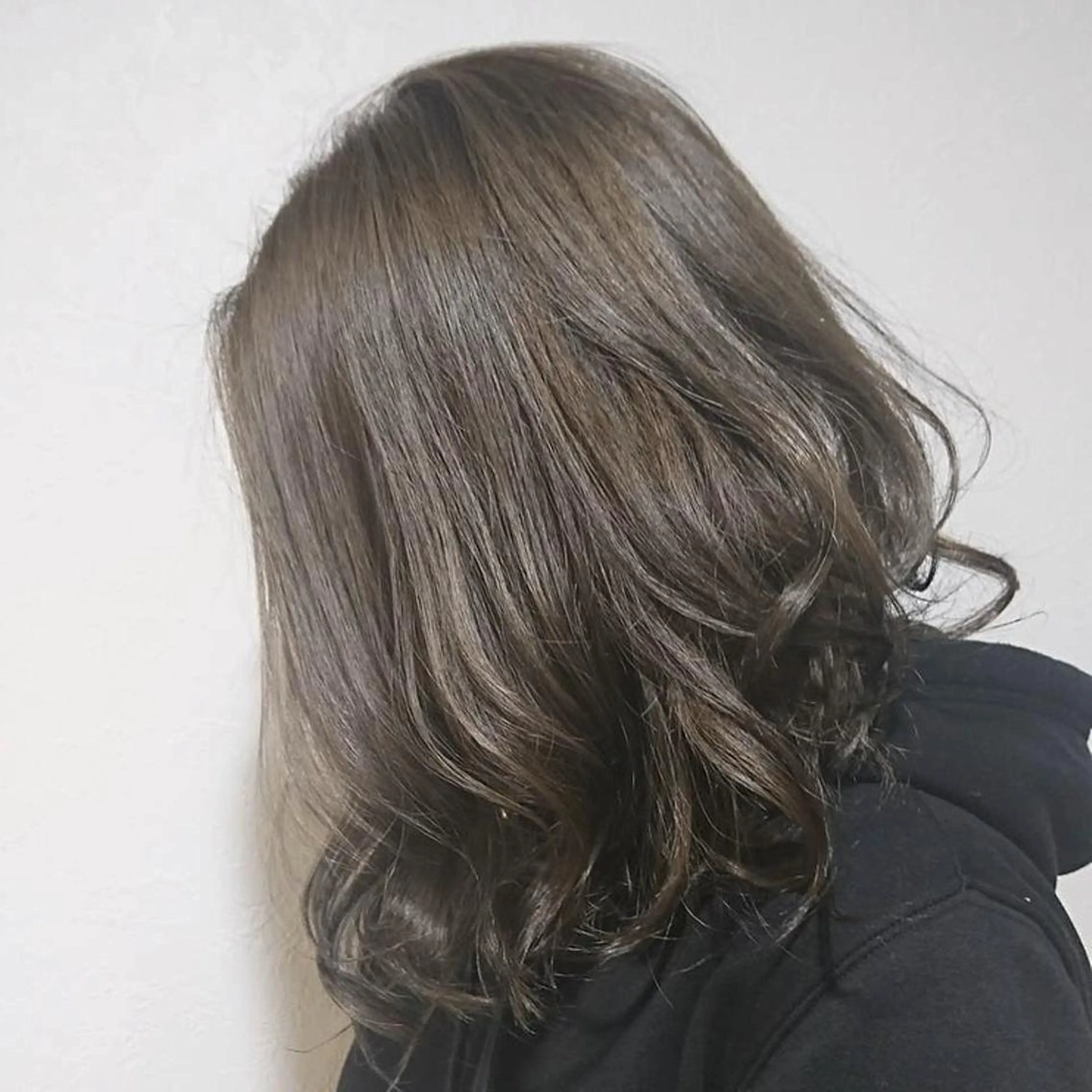 ミディアム カラー ブルーカラー ブルージュ ブルームーン所属・モリタ ミツキのヘアスタイル