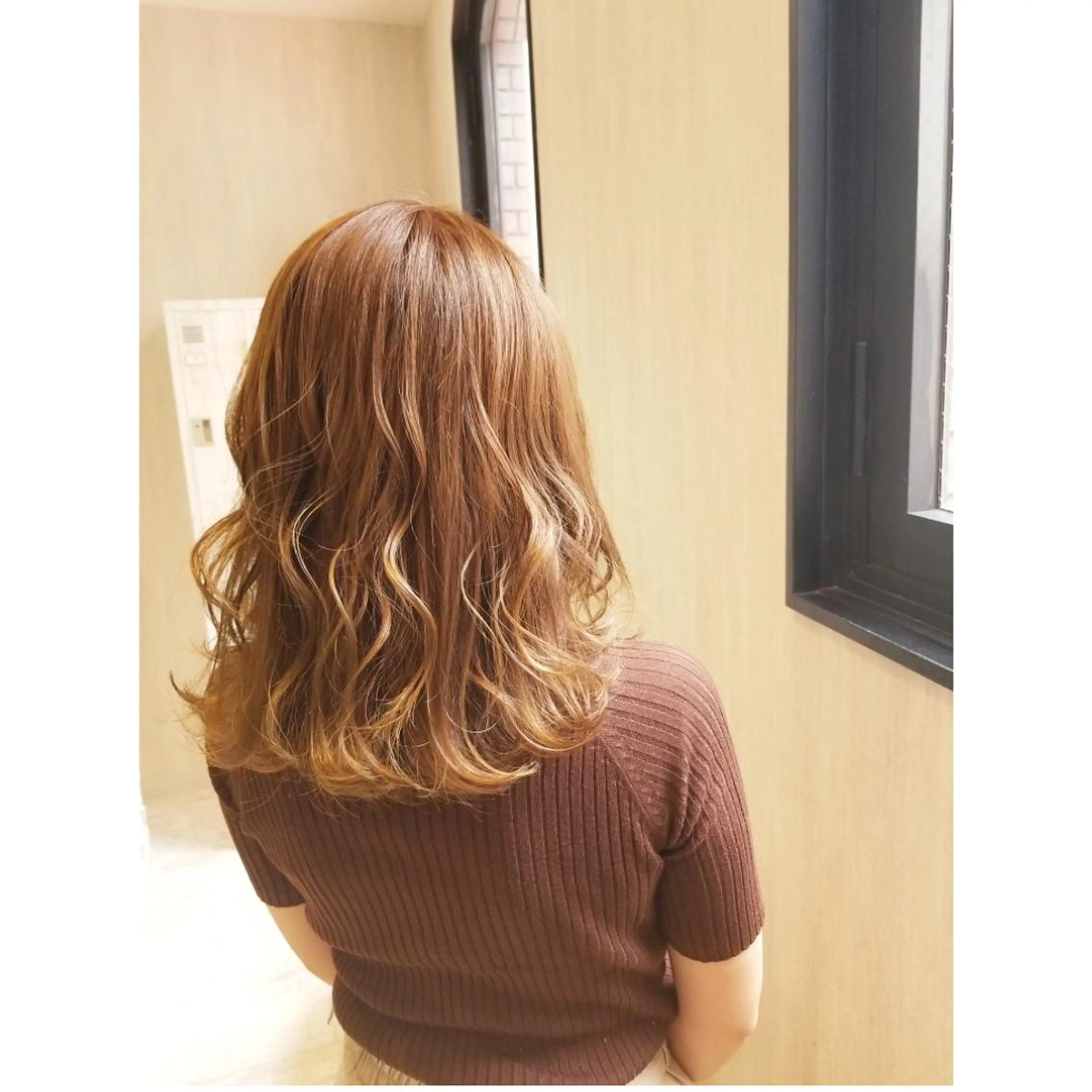カラー セミロング ハイライトカラー ハイライト カット ヘアカラー 顔周りレイヤーカット 髪質改善代表西村功平のヘアスタイル