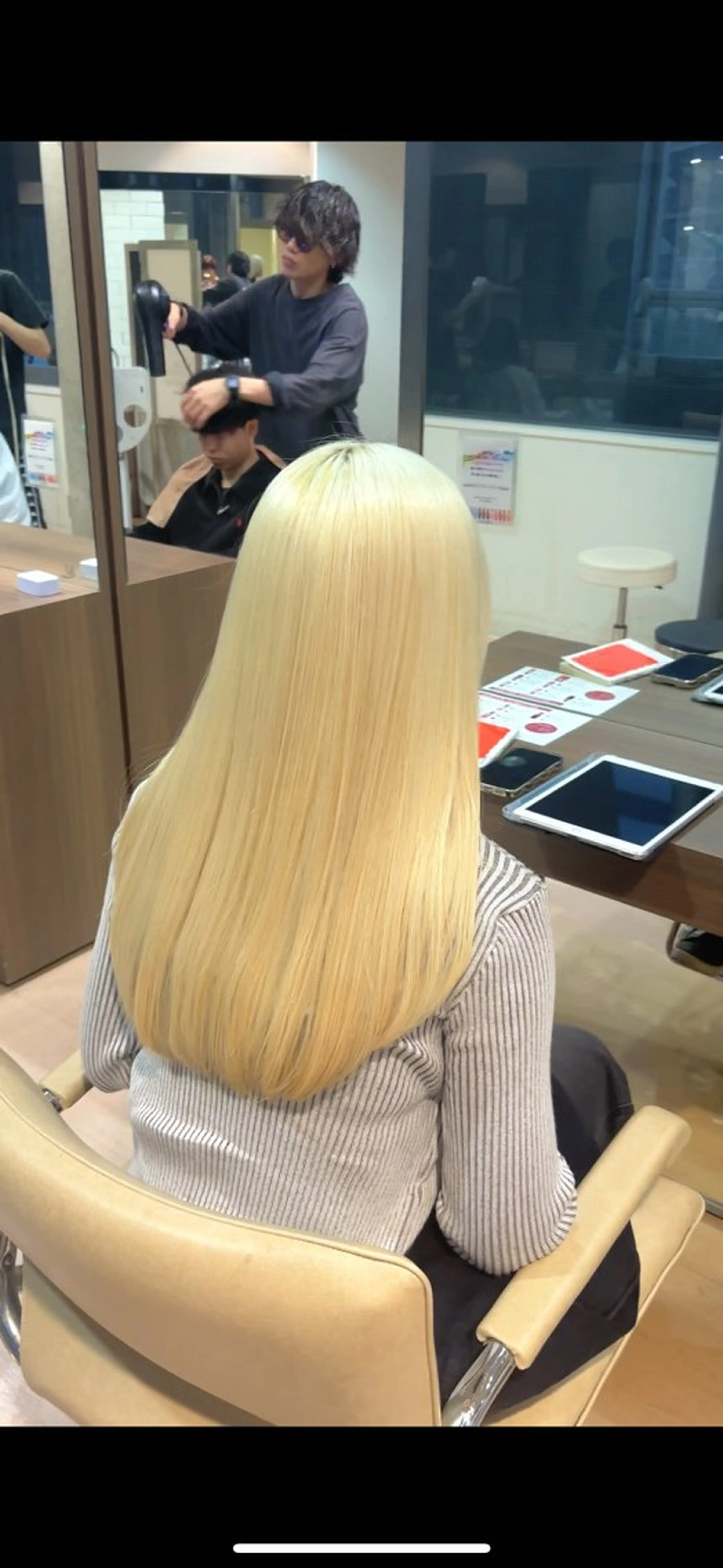 ロング カラー ケアブリーチカラー ✨️透明感カラーのヘアスタイル