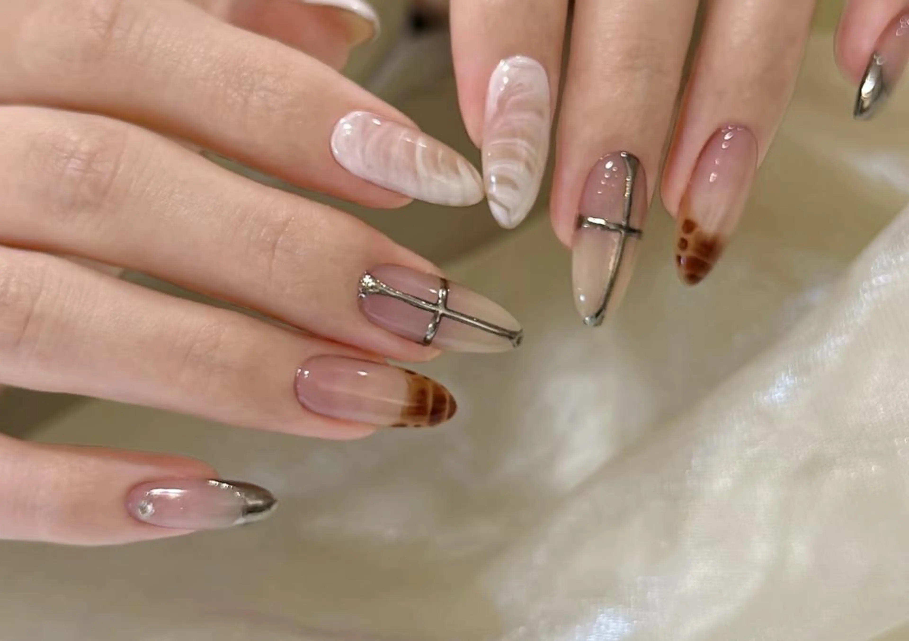 ネイル ハンドネイル エ リのネイルデザイン