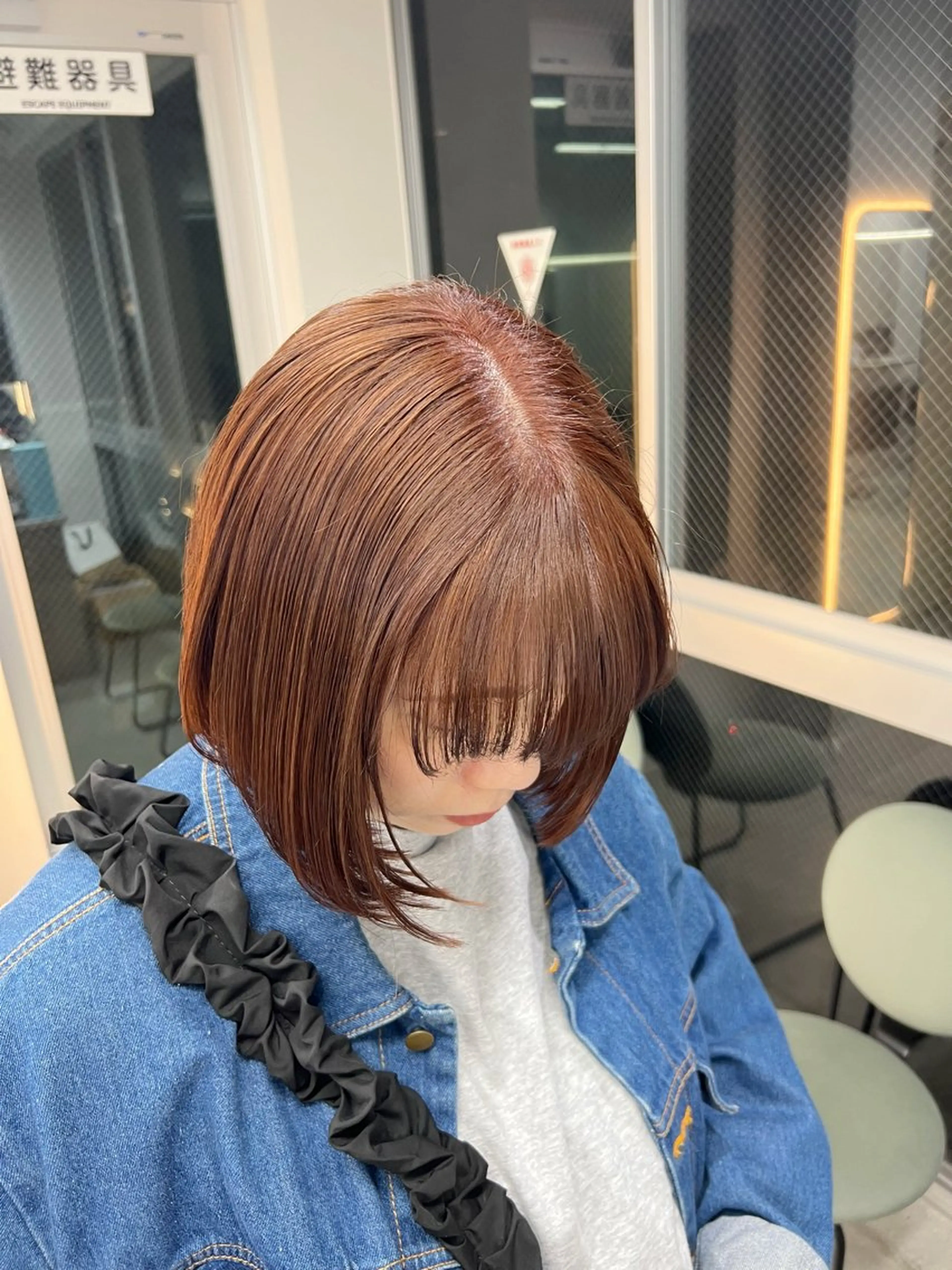 ミディアム ヘアカラー maya レイヤーカットのヘアスタイル