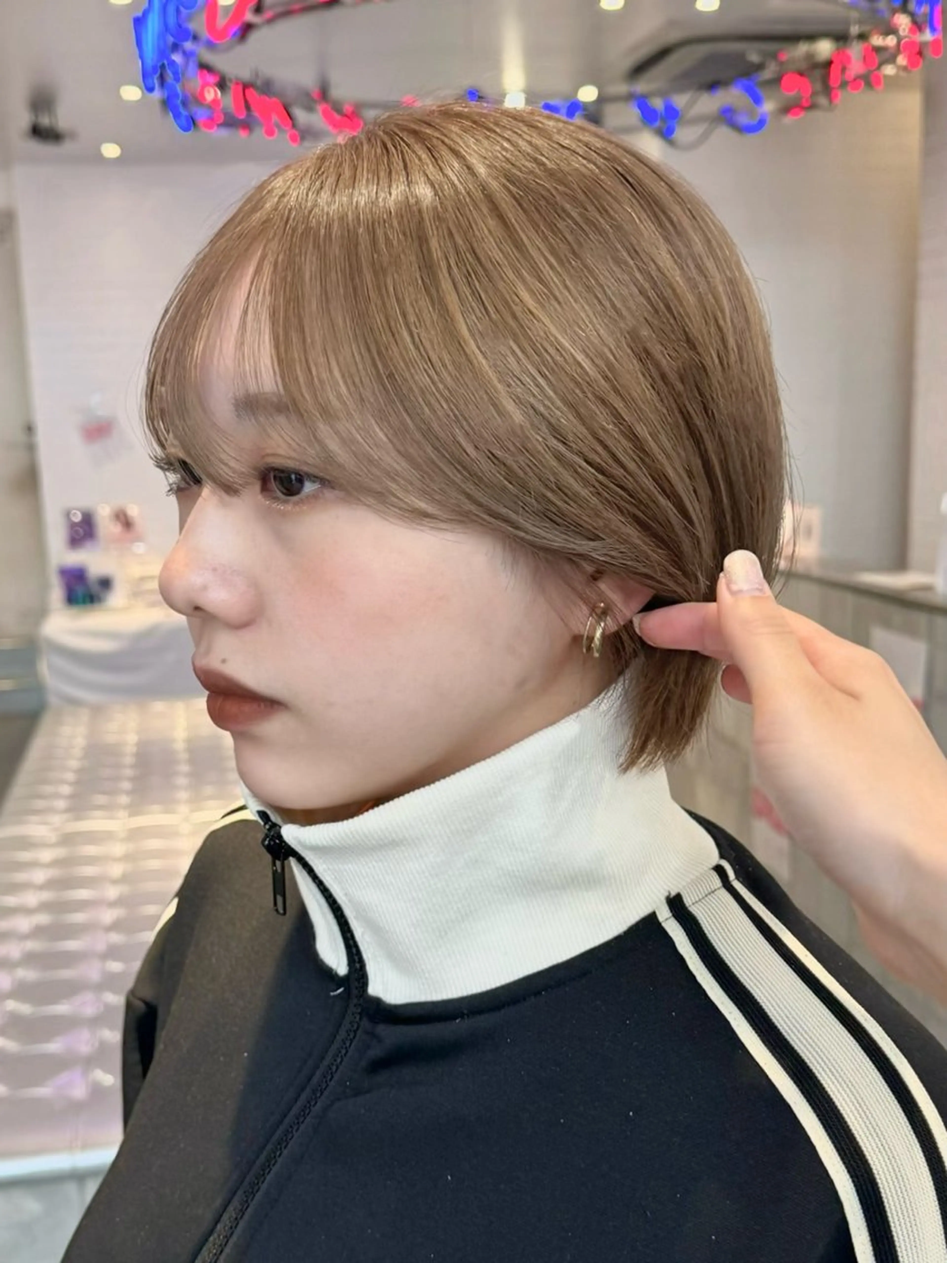 ミディアム カラー ヘアアレンジ 暖色ダブルカラーボブ レイヤー🌈AINAのヘアスタイル