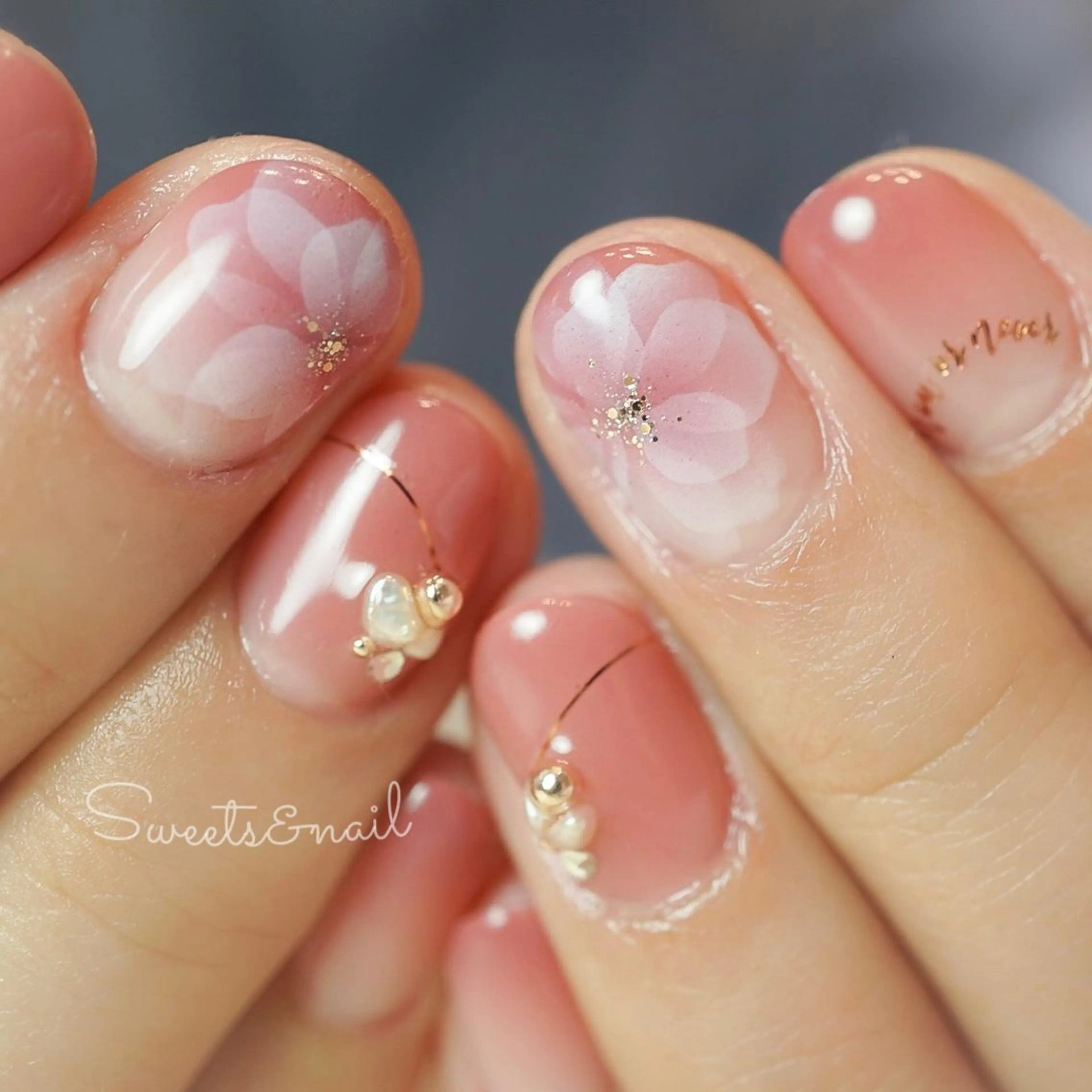 ネイル 桜ネイル フラワーネイル フレンチネイル ジェルネイル キラキラネイル Sweets &nailのネイルデザイン