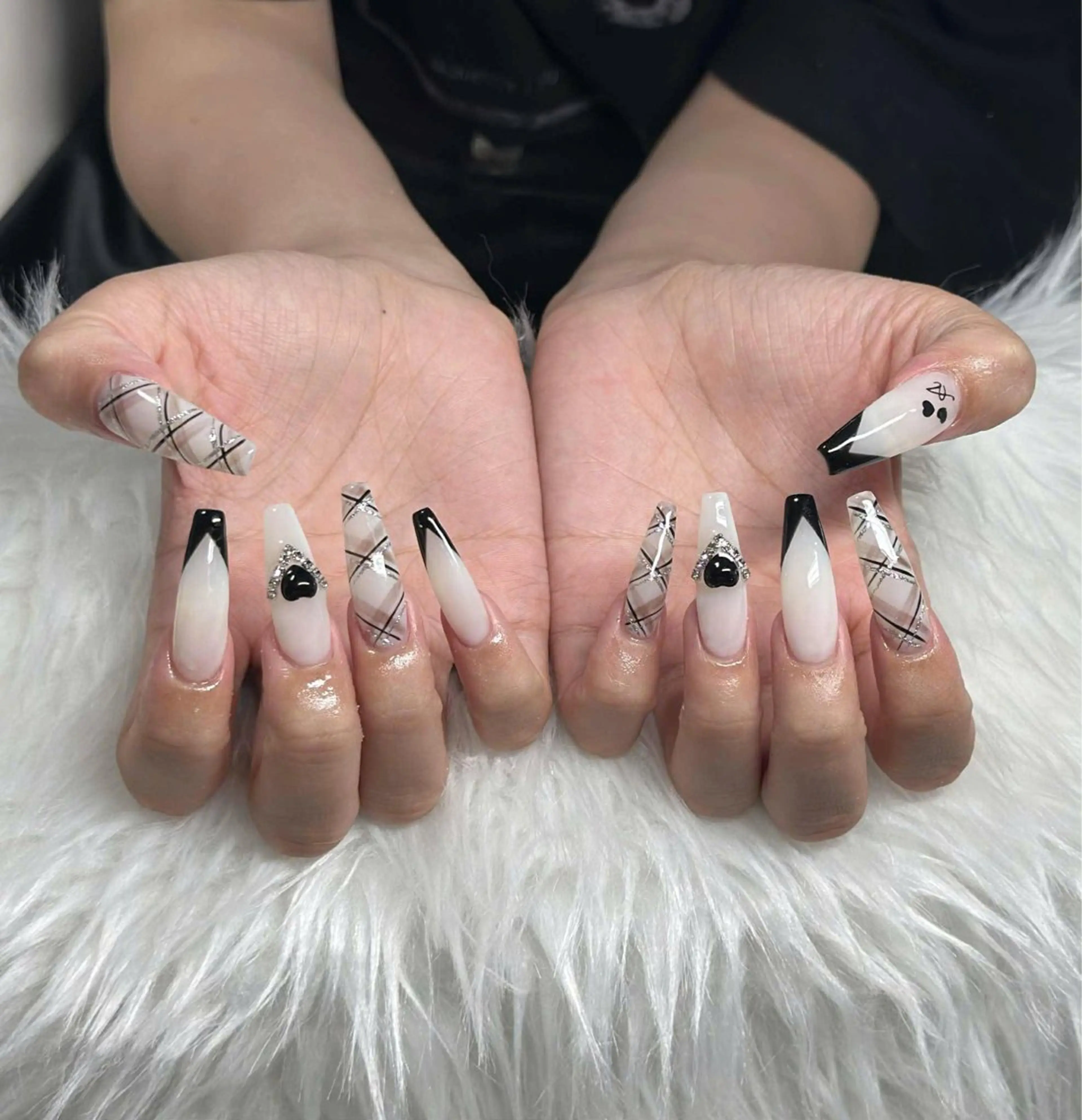 ネイル オーロラネイル フレンチネイル ジェルネイル ハロウィン キラキラネイル ハンドネイル H.baby Nail Salonのネイルデザイン