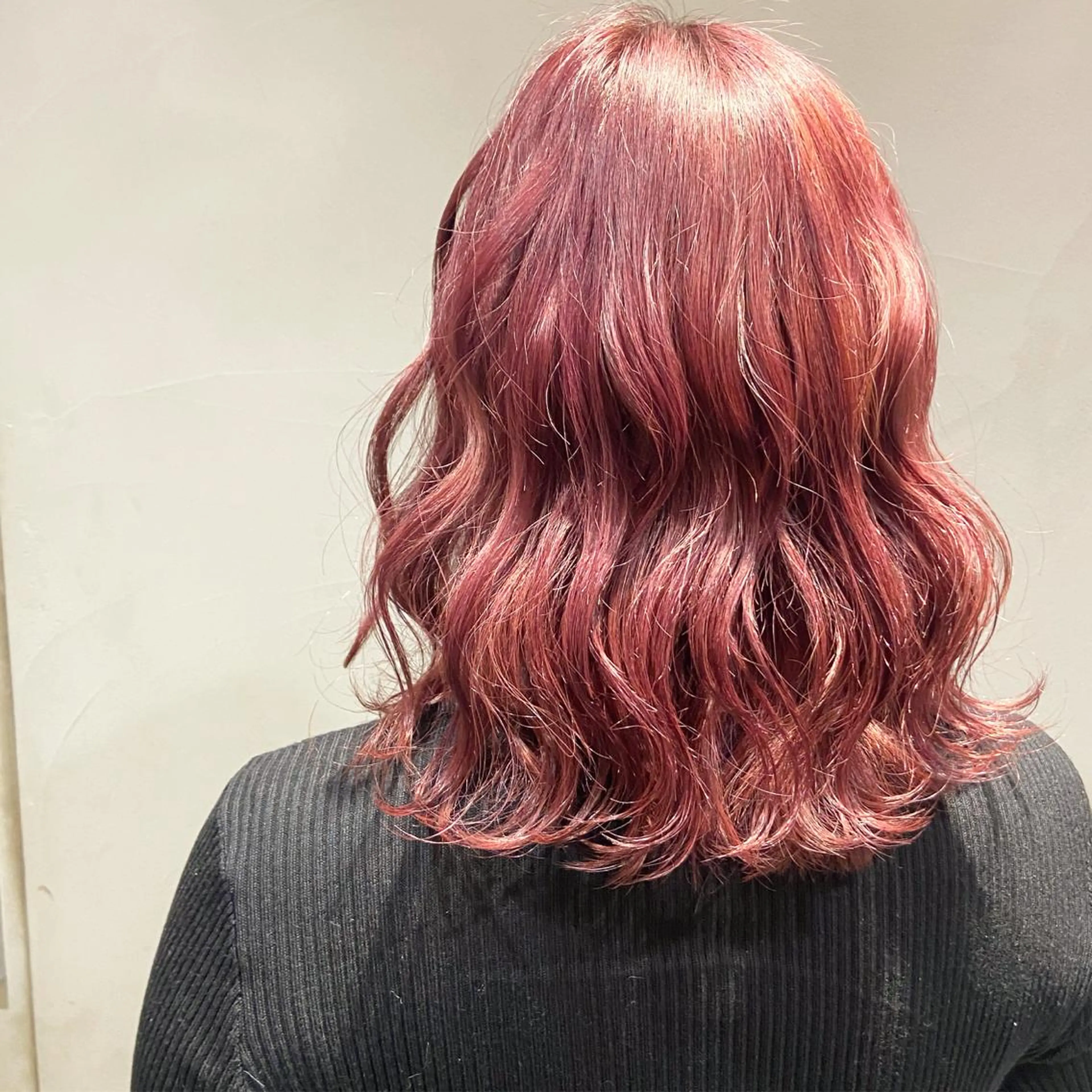 ミディアム カラー ダブルカラー ハイトーンカラー ピンクカラー カジュアルを女っぽく 𝗮𝘆𝗮𝗰𝗼のヘアスタイル