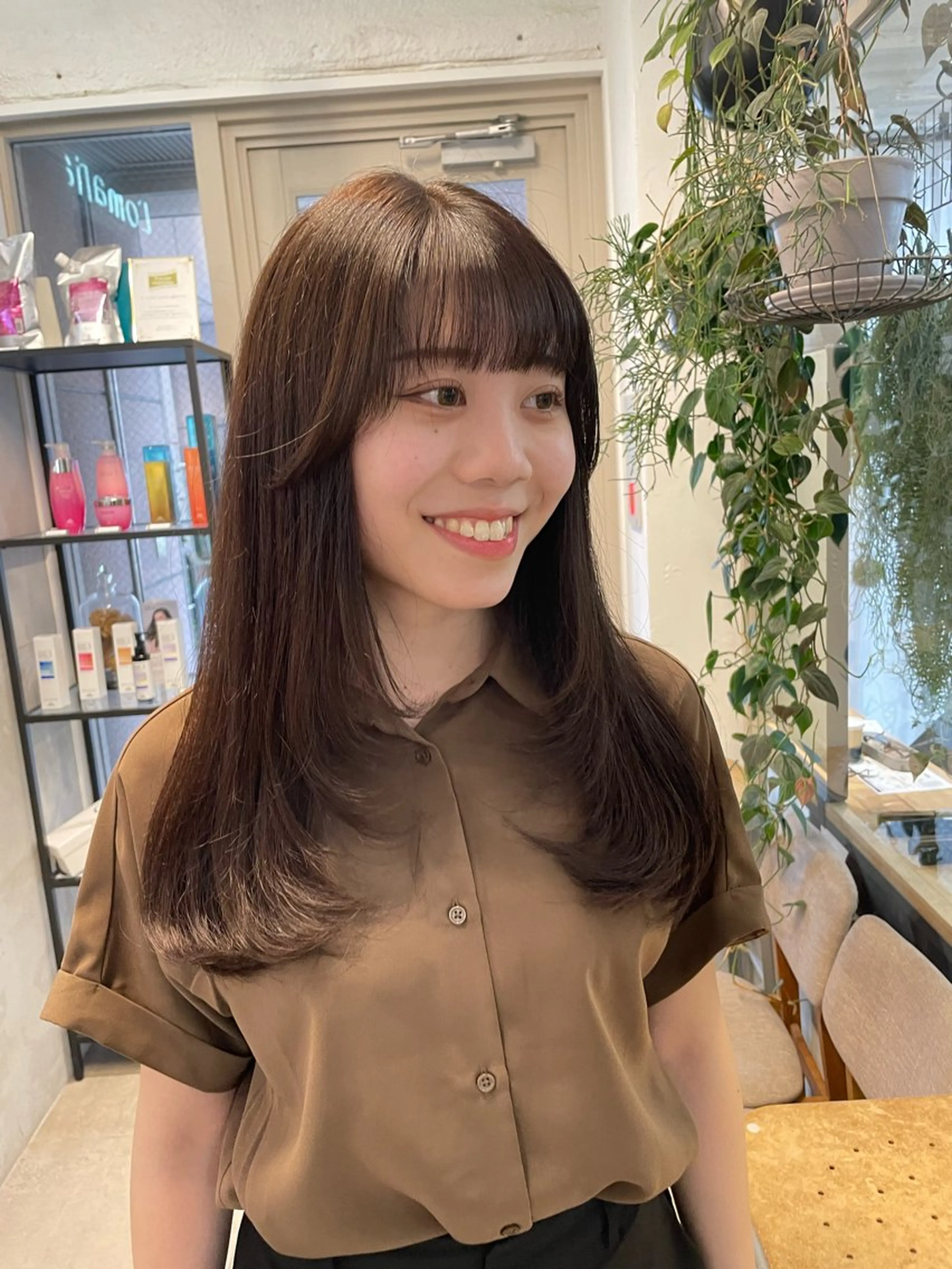 ロング カラー カット ヘアカラー トリートメント ミルクティー× グレージュMOMOのヘアスタイル