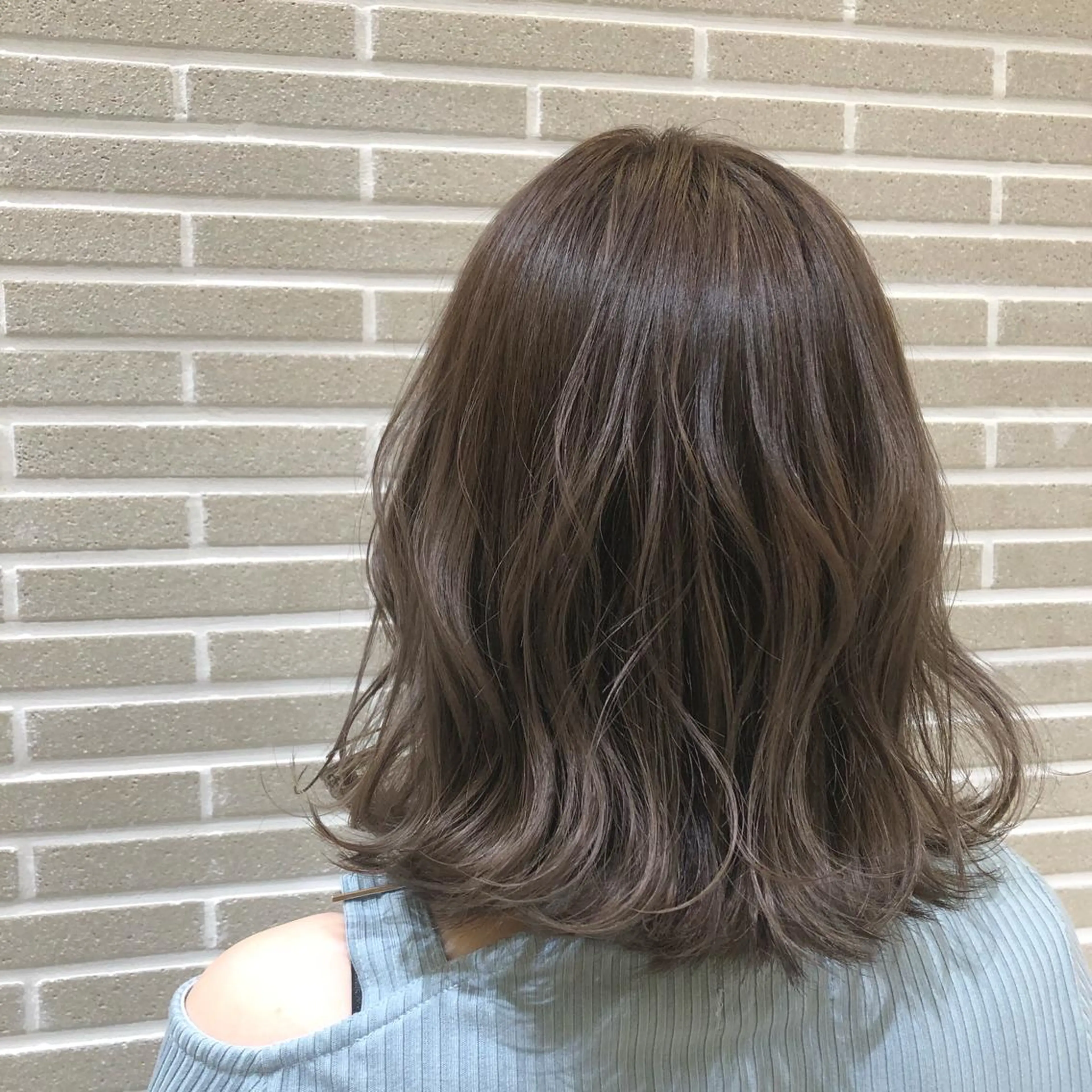 ミディアム ハイライト カット ヘアカラー 植田 菜月のヘアスタイル
