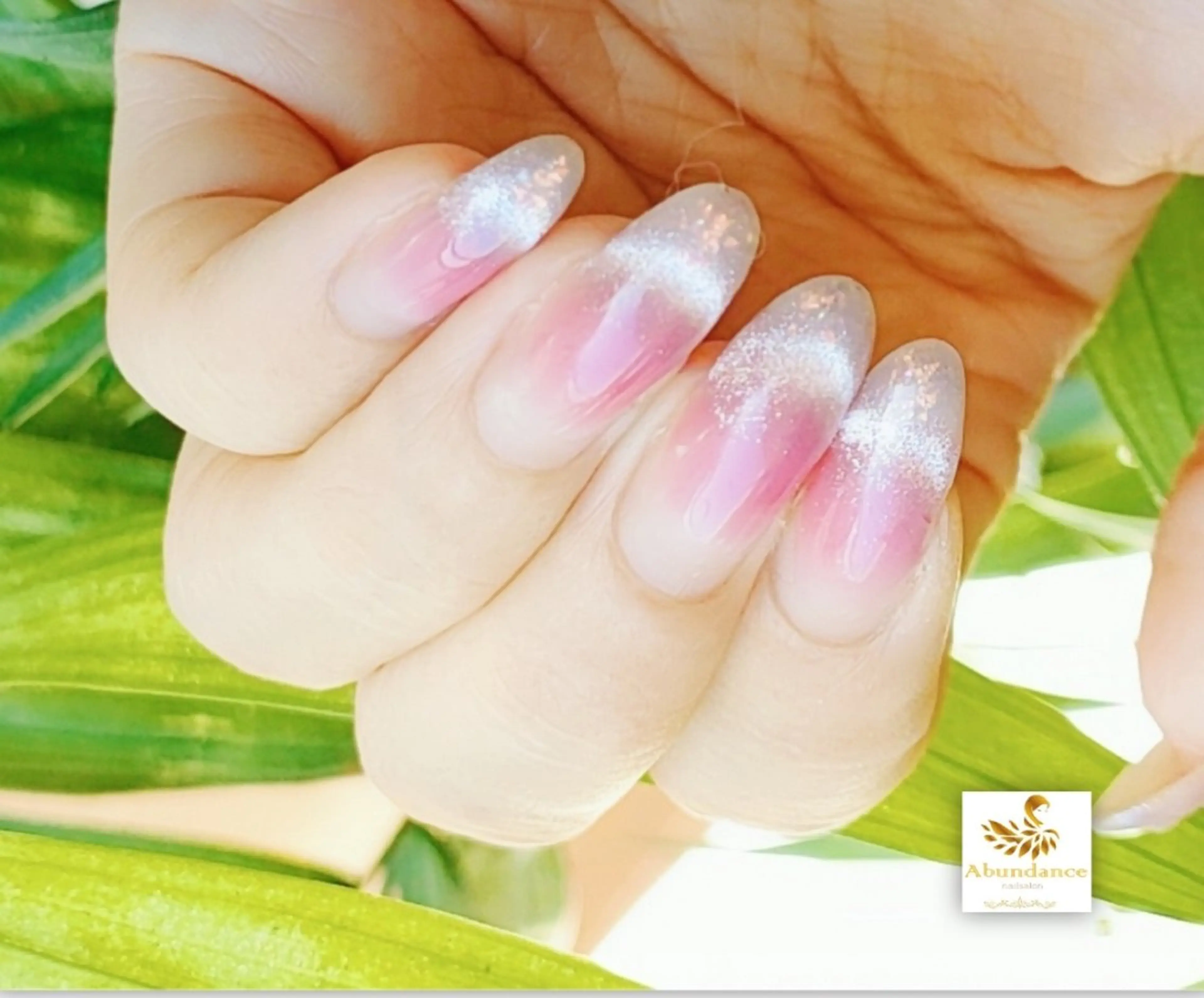 ネイル チークネイル キラキラネイル ハンドネイル 完全予約制個室サロン Abundancesのネイルデザイン