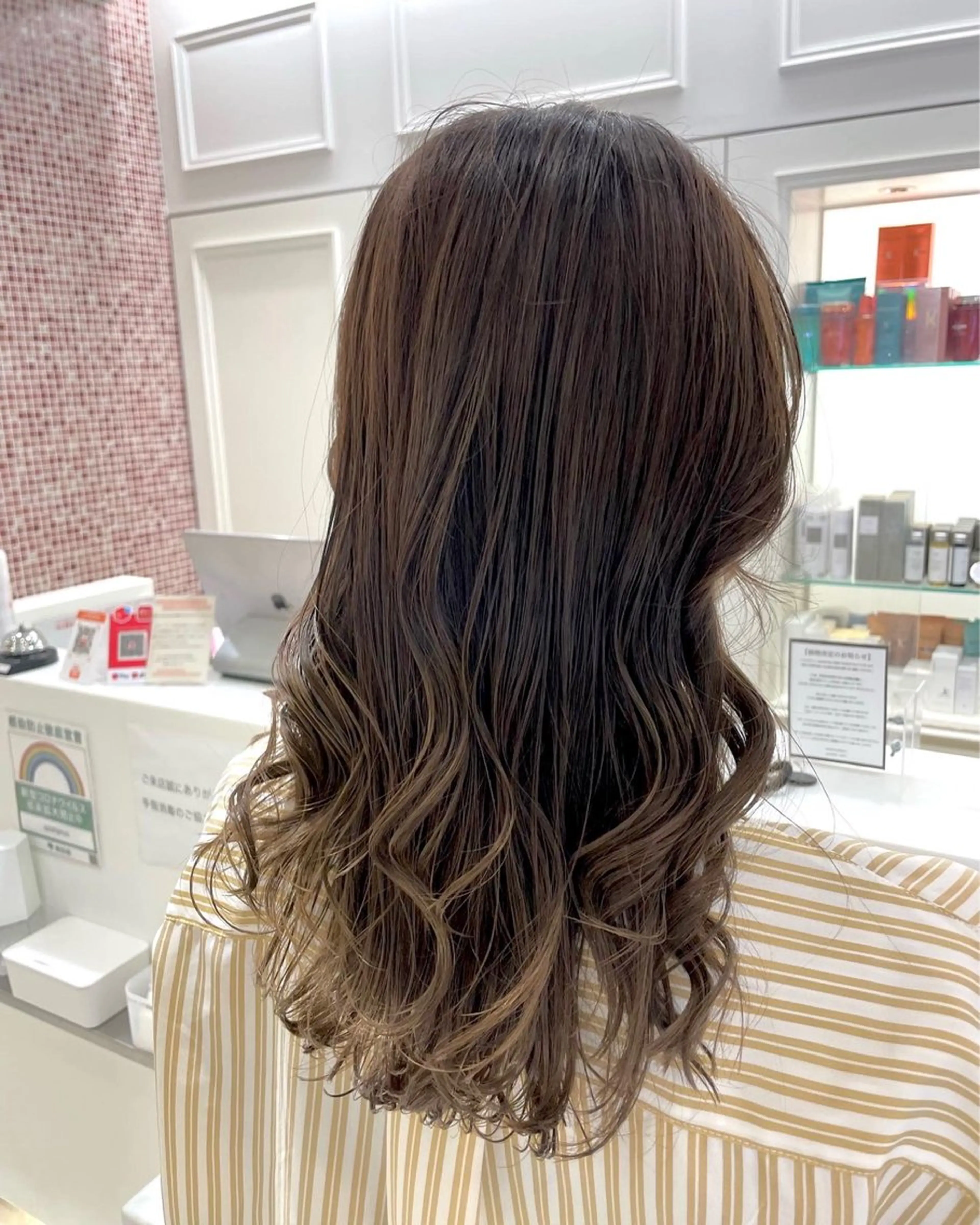 ロング ヘアカラー コテ巻きパーマ 藤野佑成のヘアスタイル
