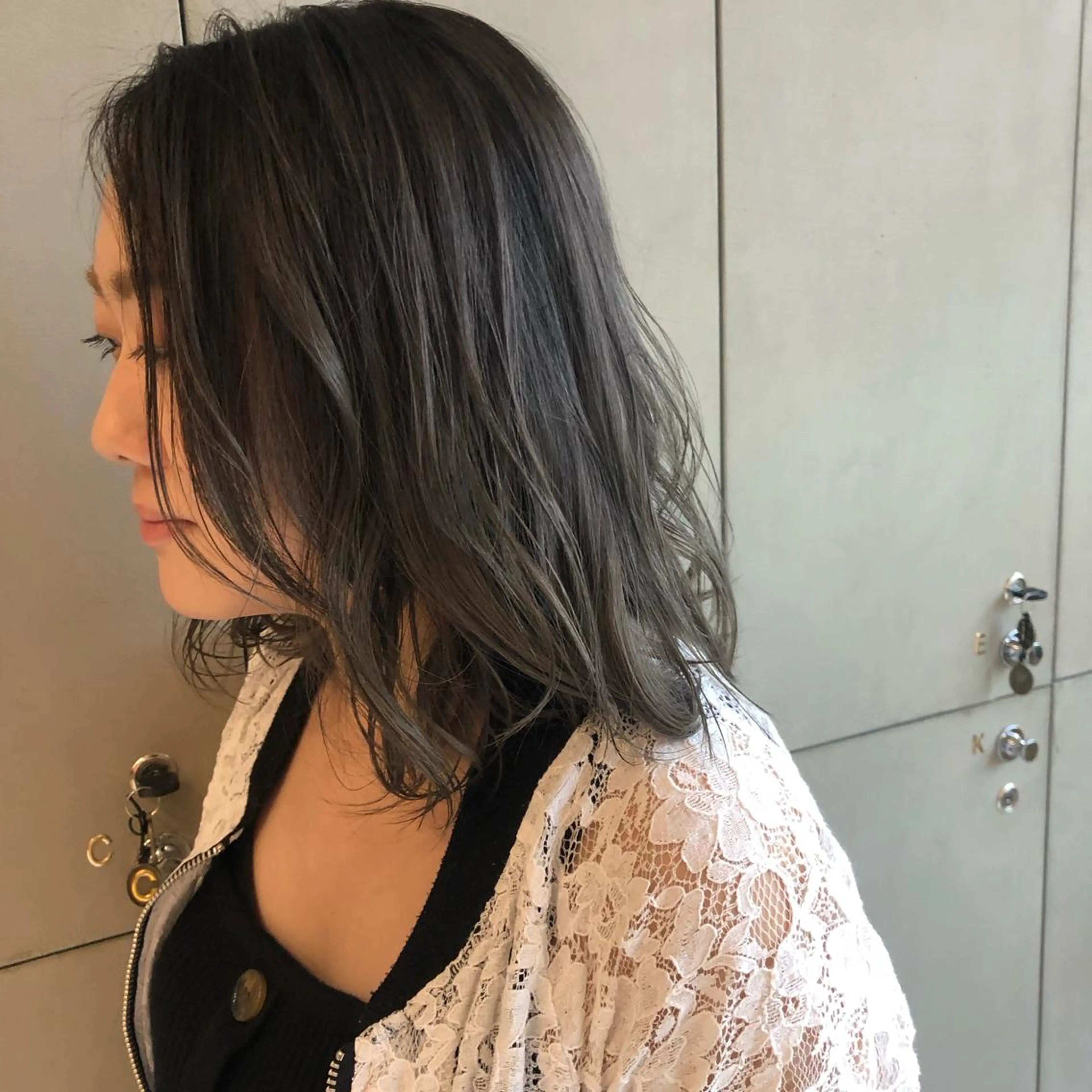 ミディアム 古屋 花織のヘアスタイル