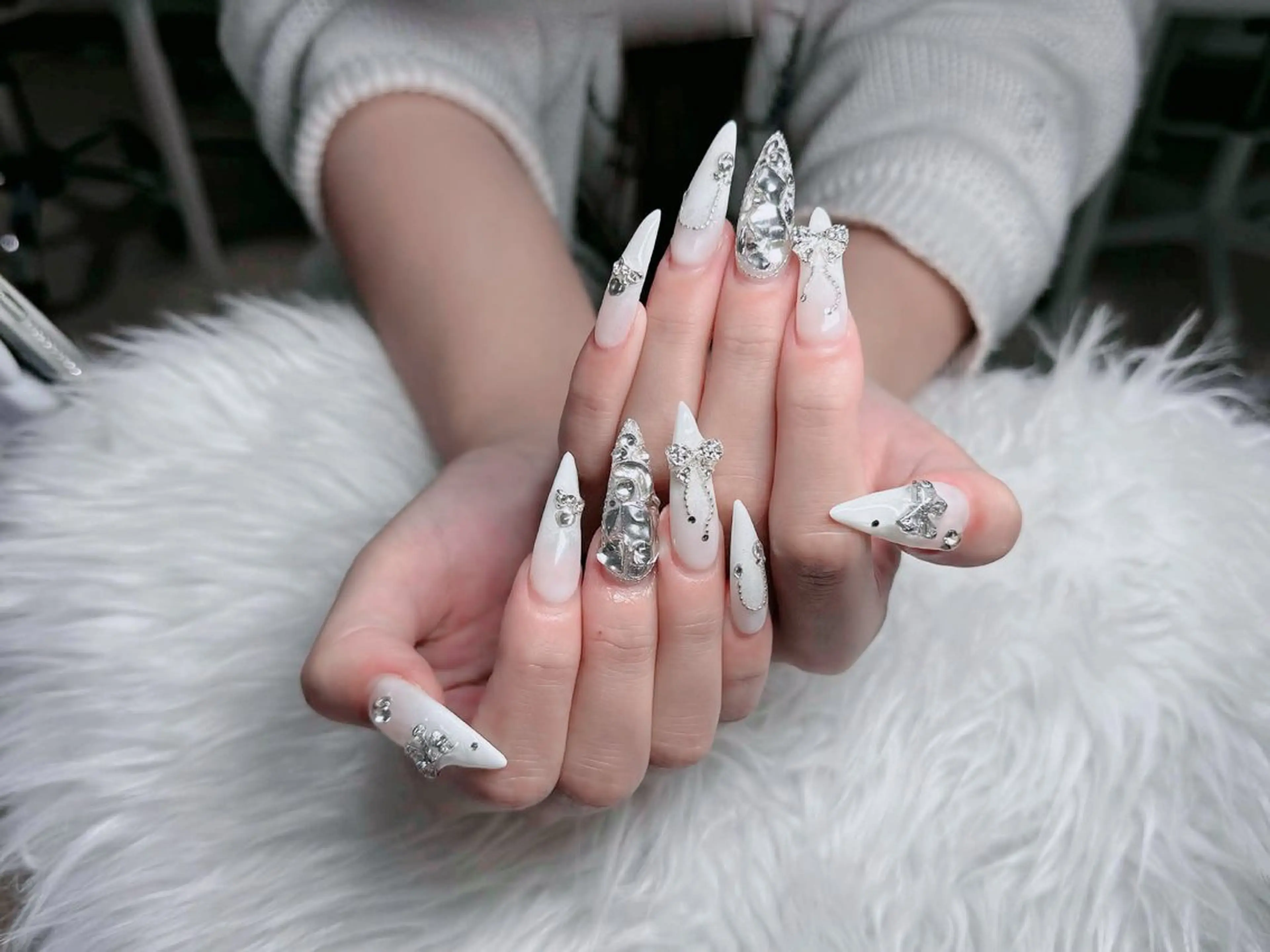 ネイル オーロラネイル フレンチネイル ジェルネイル ハロウィン キラキラネイル ハンドネイル H.baby Nail Salonのネイルデザイン