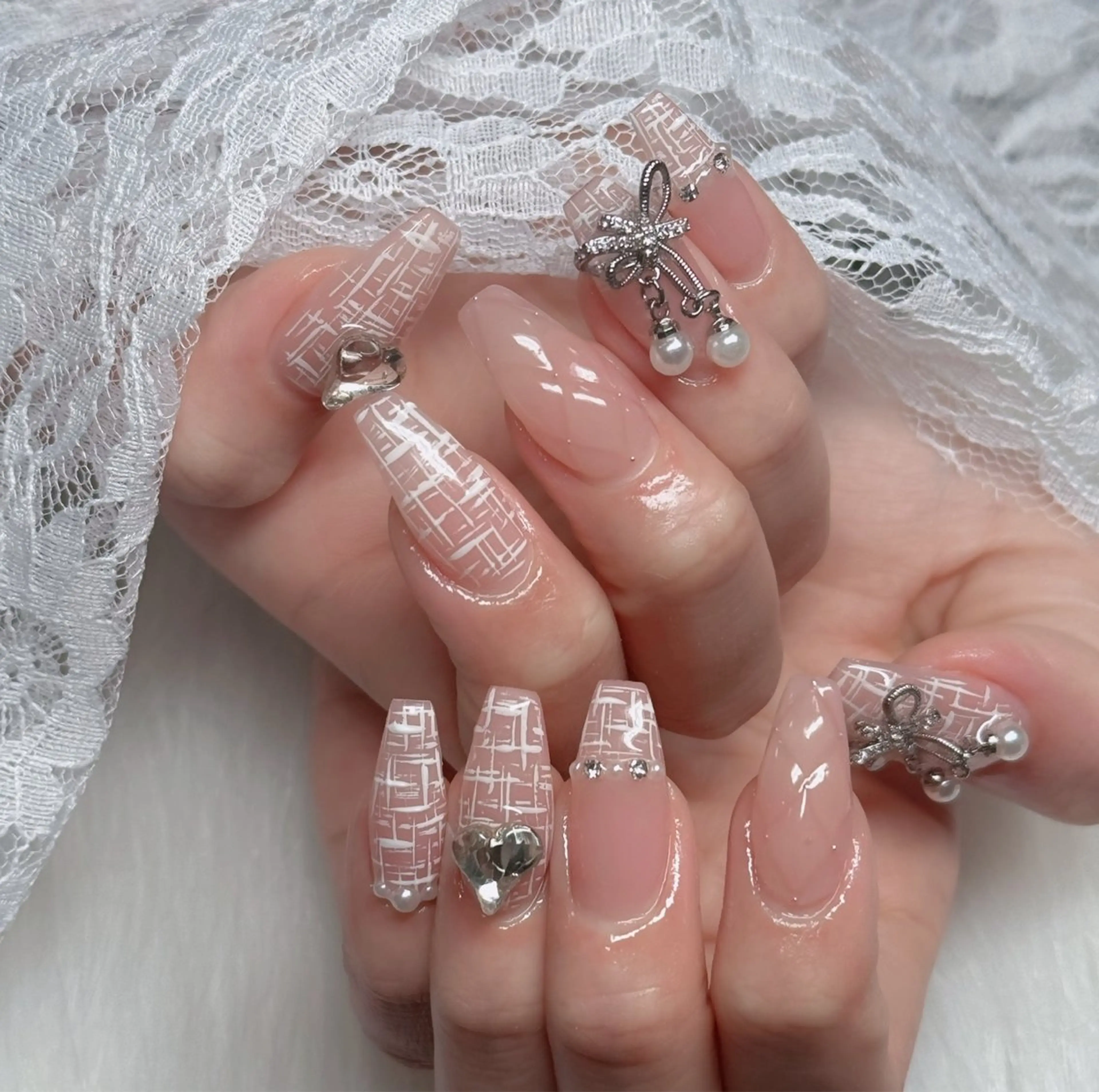 ネイル フレンチネイル ジェルネイル ガラスフレンチ ハロウィン ハート ハンドネイル H.baby Nail Salonのネイルデザイン