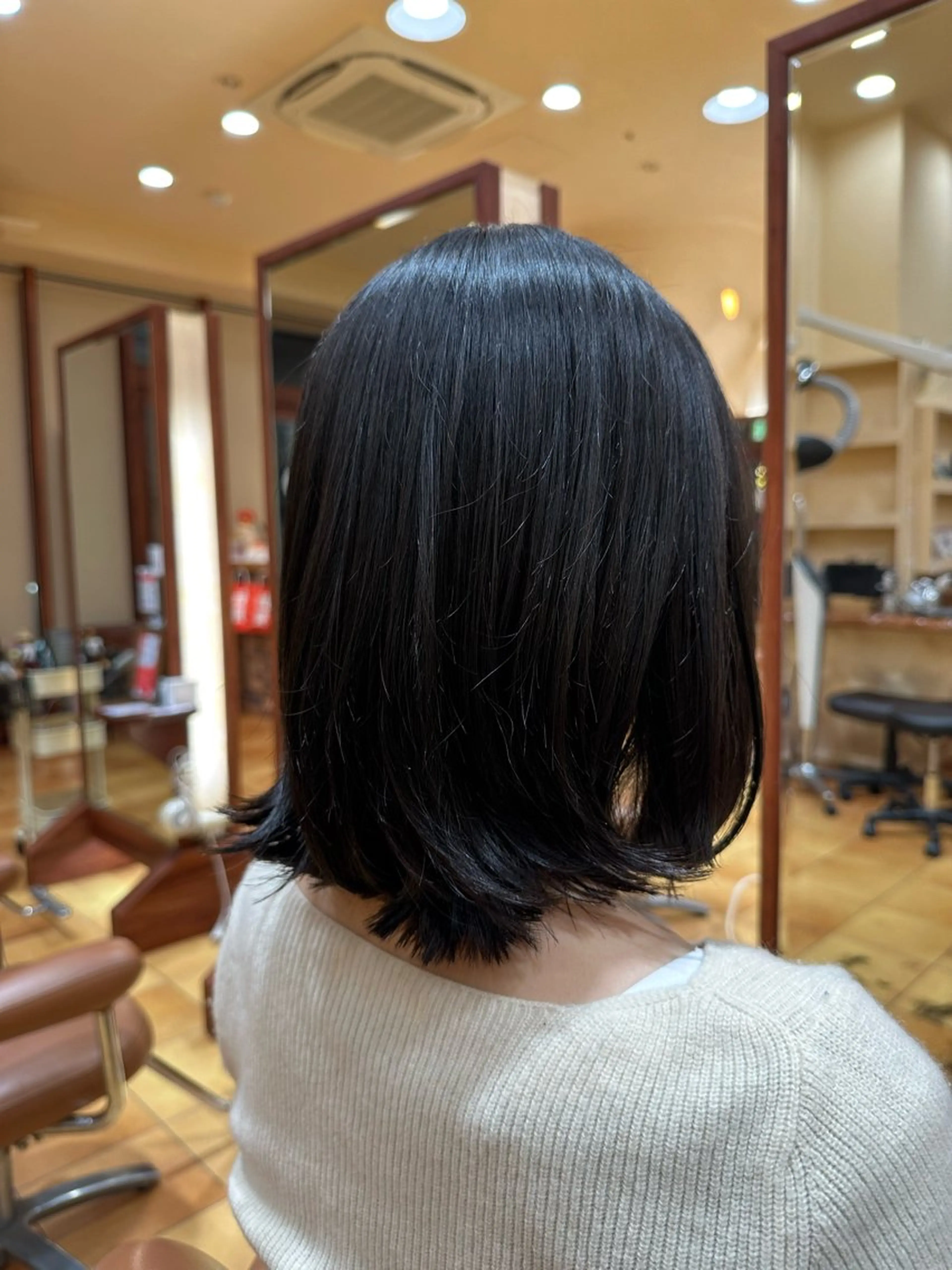 ミディアム とうい/パーマボブ/ くせ毛/丸みボブのヘアスタイル