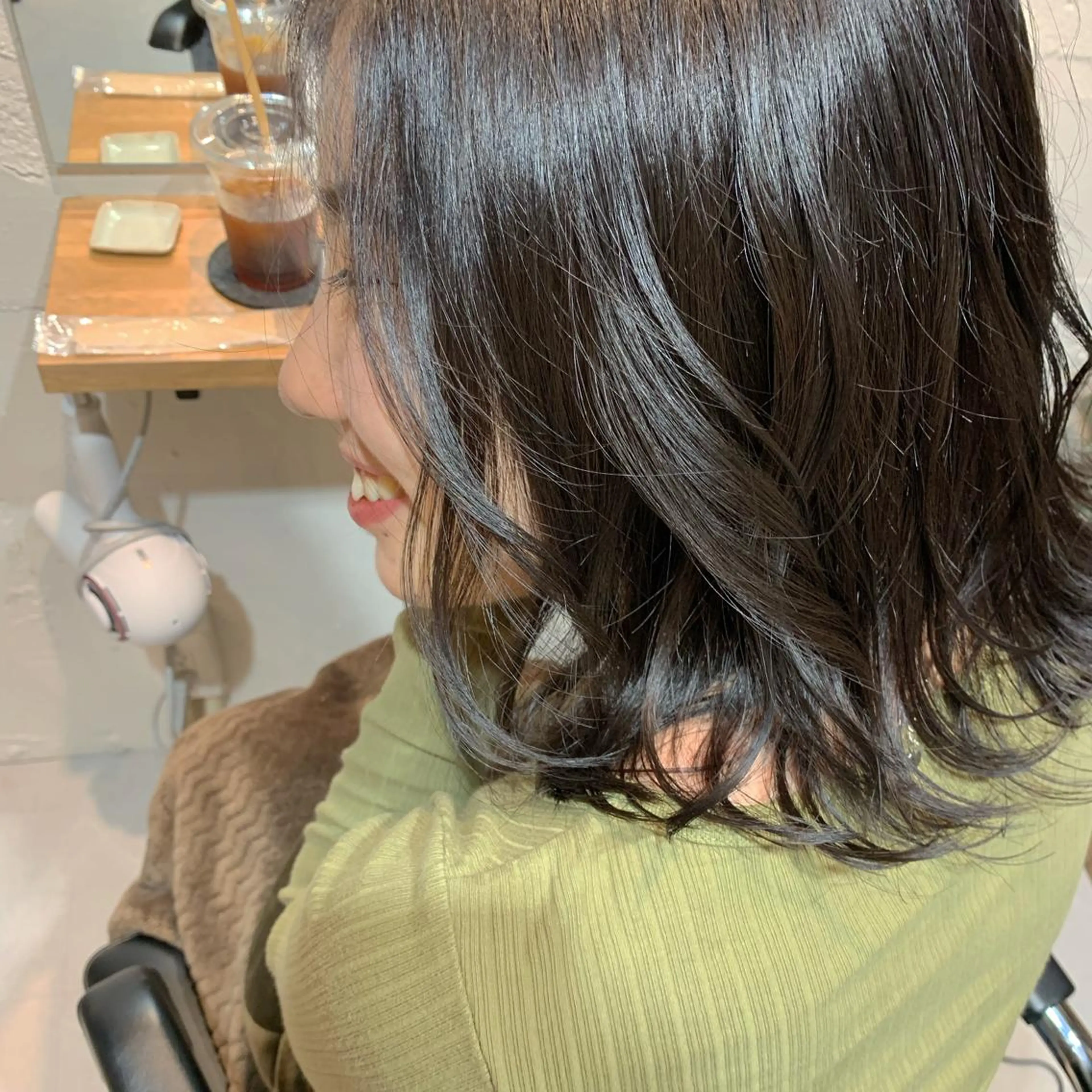 ミディアム カラー ヘアアレンジ グレージュ 縮毛矯正 トリートメント pu+on. nailworks所属・fuyumi / ニュアンスネイルのネイルデザイン