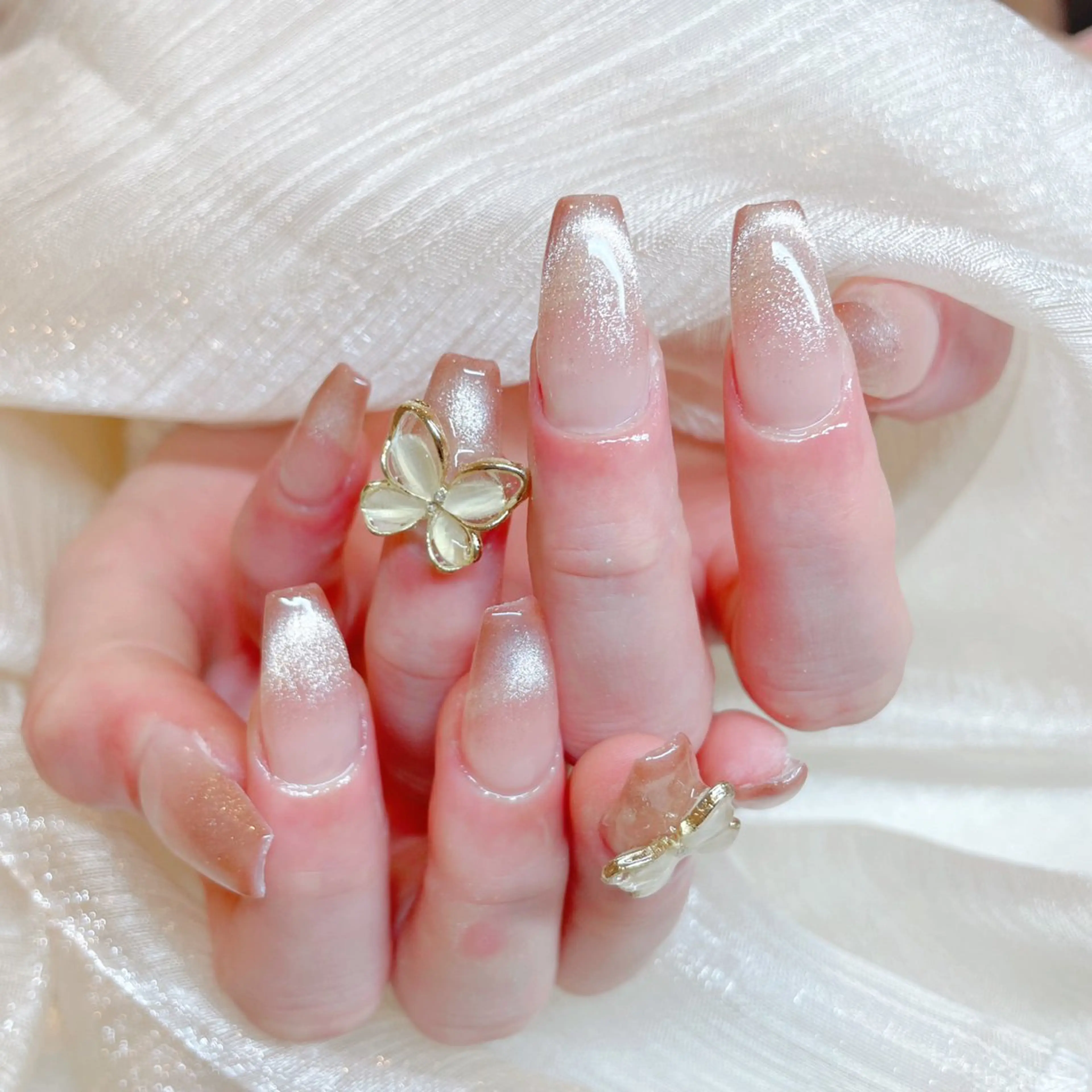 ネイル アートネイル 韓国ネイル 水色 ロングネイル マグネットネイル ハンドネイル ハンドケア NailDemure 【銀座店】のネイルデザイン