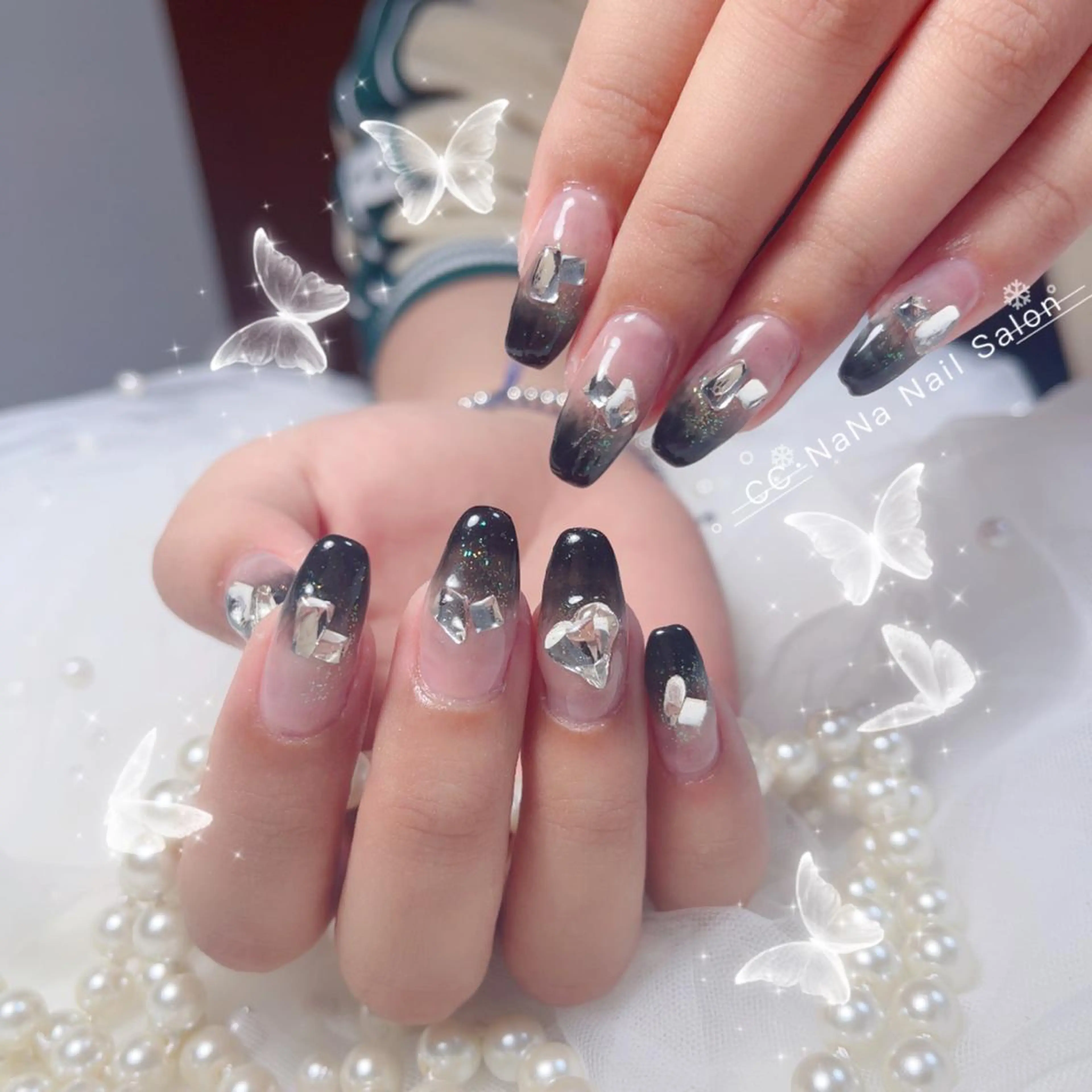 ネイル チークネイル フラッシュネイル ジェルネイル ハート キラキラネイル 💎CC・NaNa 韓国風ネイル🌙のネイルデザイン