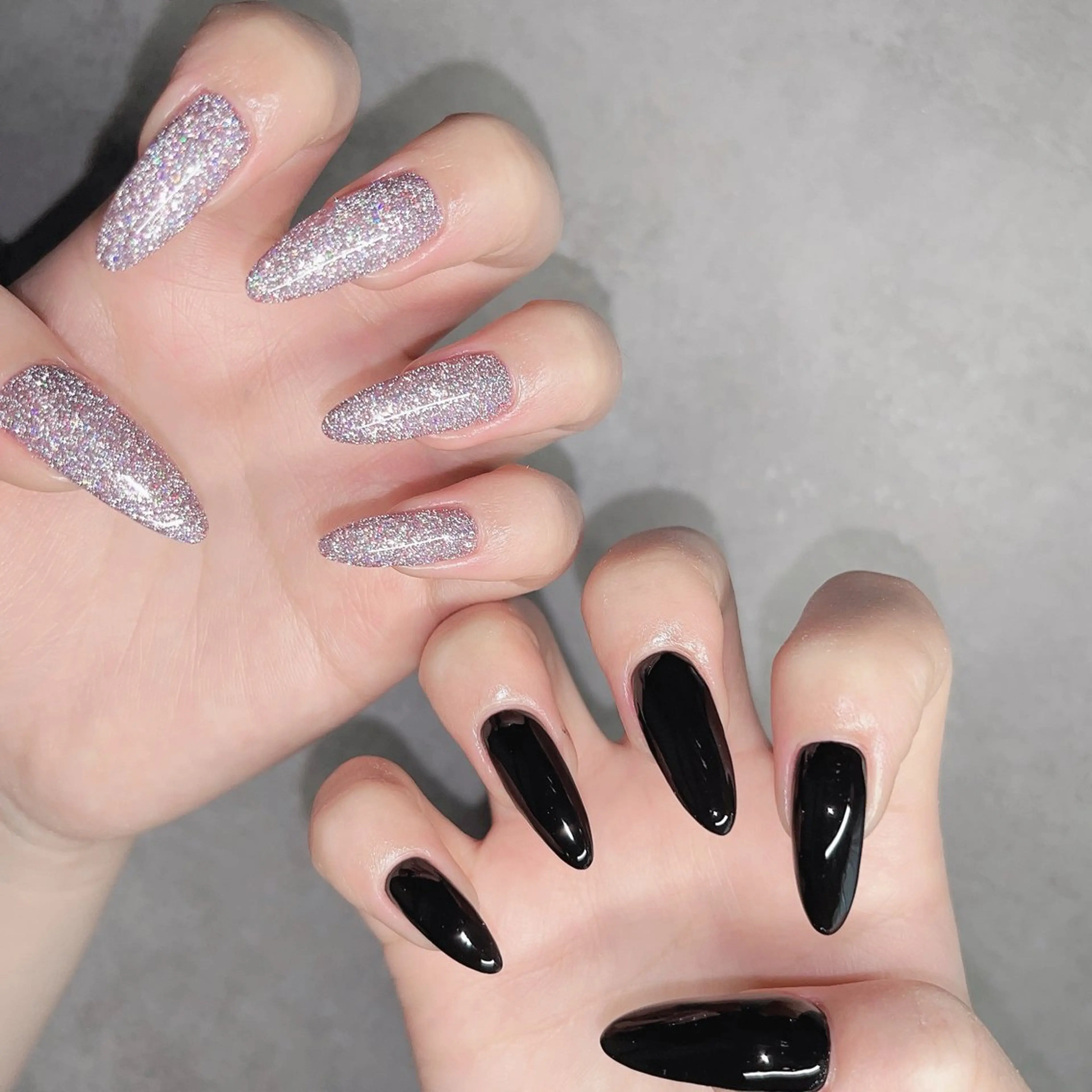 ネイル フットネイル フレンチネイル ジェルネイル ラメ(グリッター) ラメグラデーション ハンドネイル NEO Beauty Salon所属・𝐍𝐄𝐎 𝐉𝐔𝐑𝐈のネイルデザイン