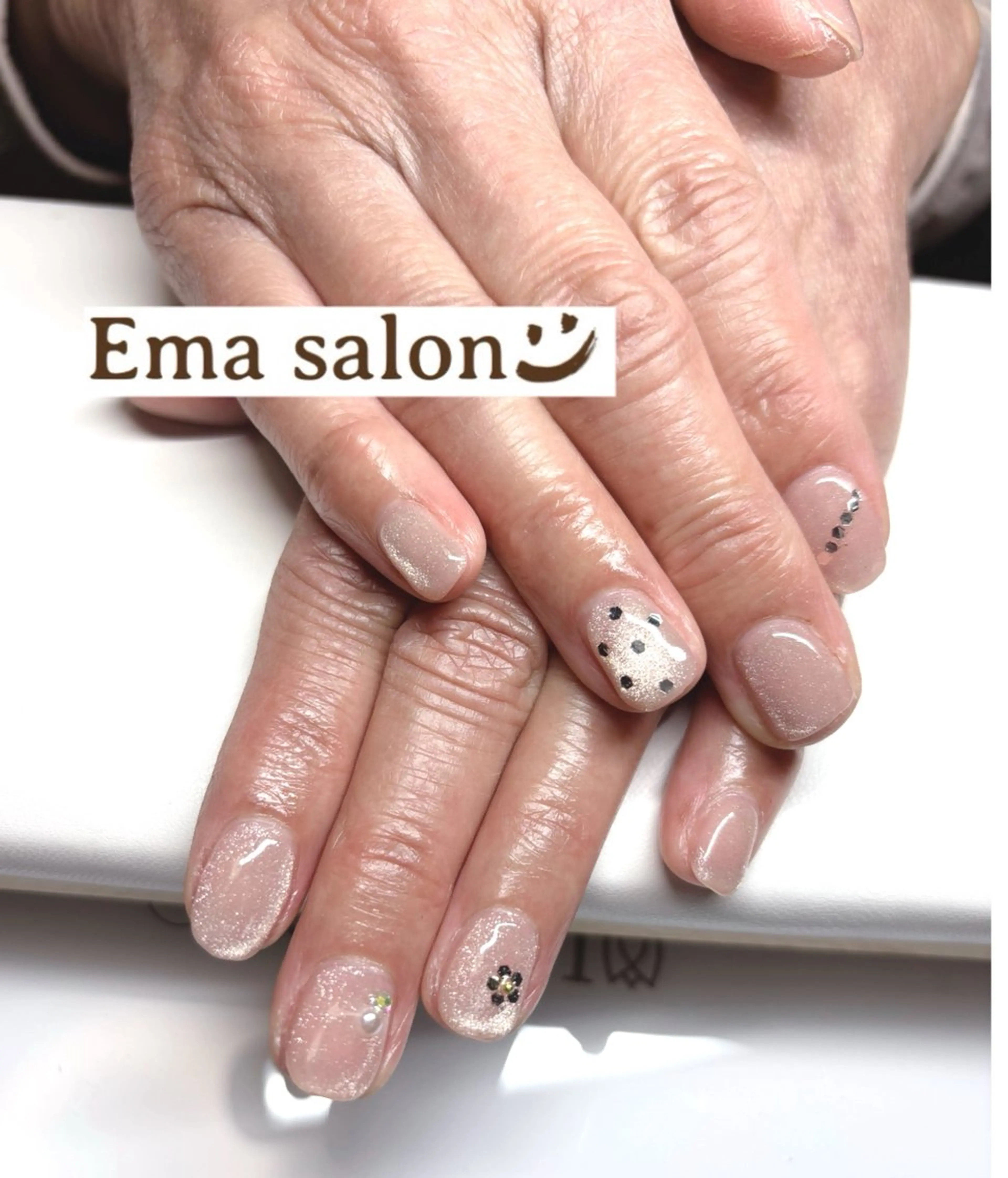 ネイル キラキラネイル マグネットネイル ハンドネイル Ema salon所属・Ema salon hiromiのネイルデザイン