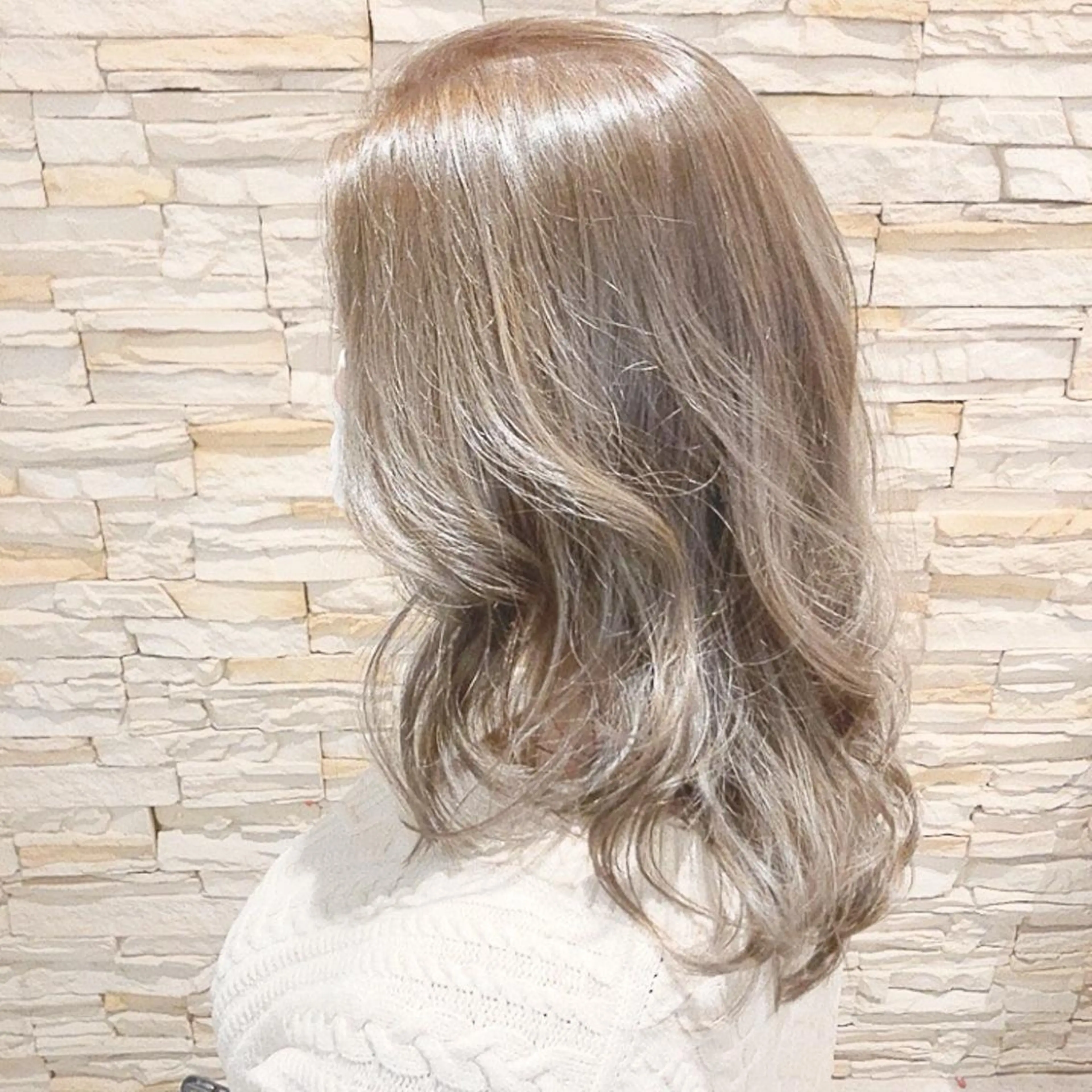 セミロング 🌿アロマヘアルーム 新宿3号店✂︎のヘアスタイル