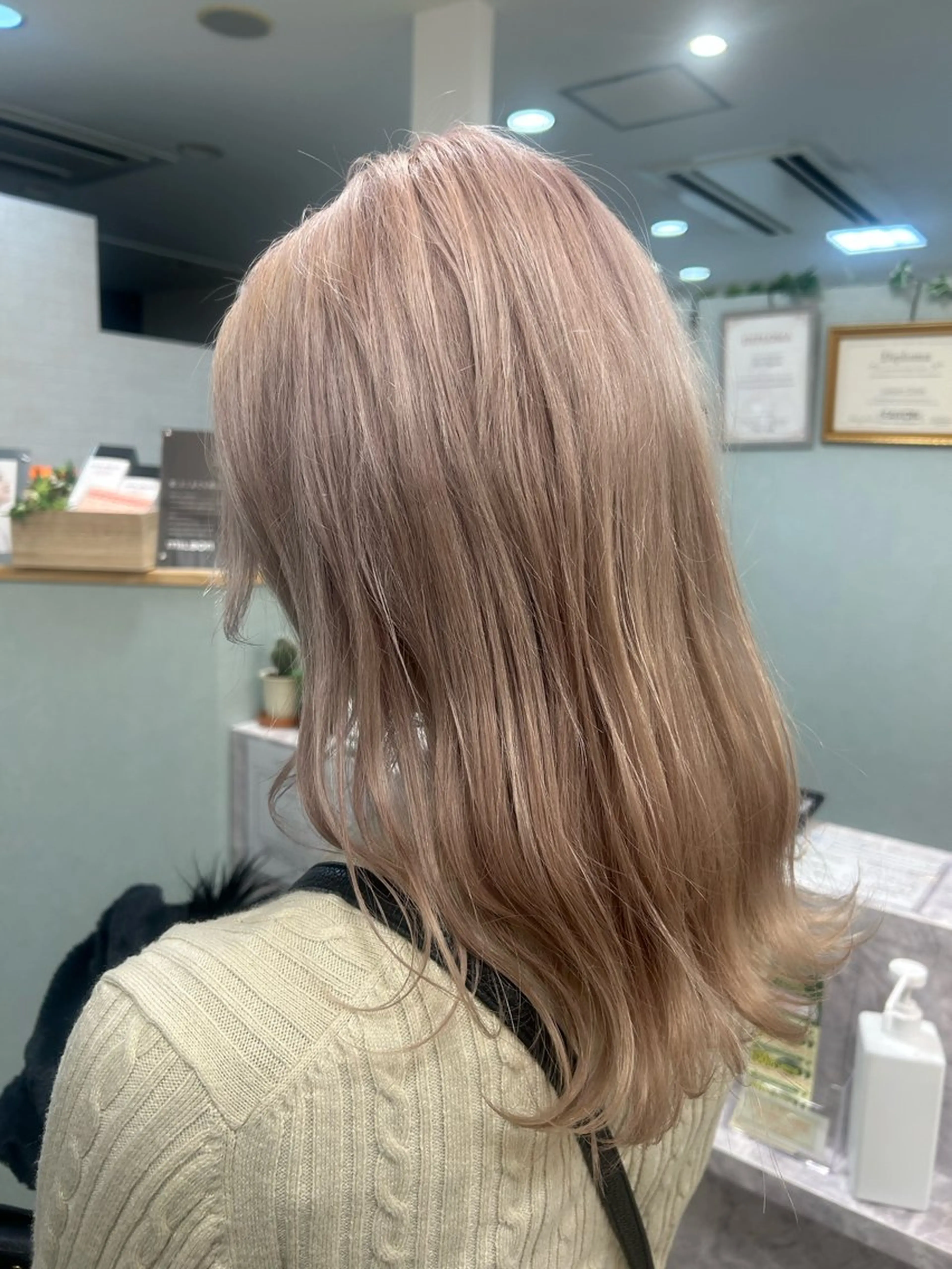 セミロング カラー ブリーチ ラベンダーカラー ヘアカラー 瀧 葉月のマツエク・マツパデザイン