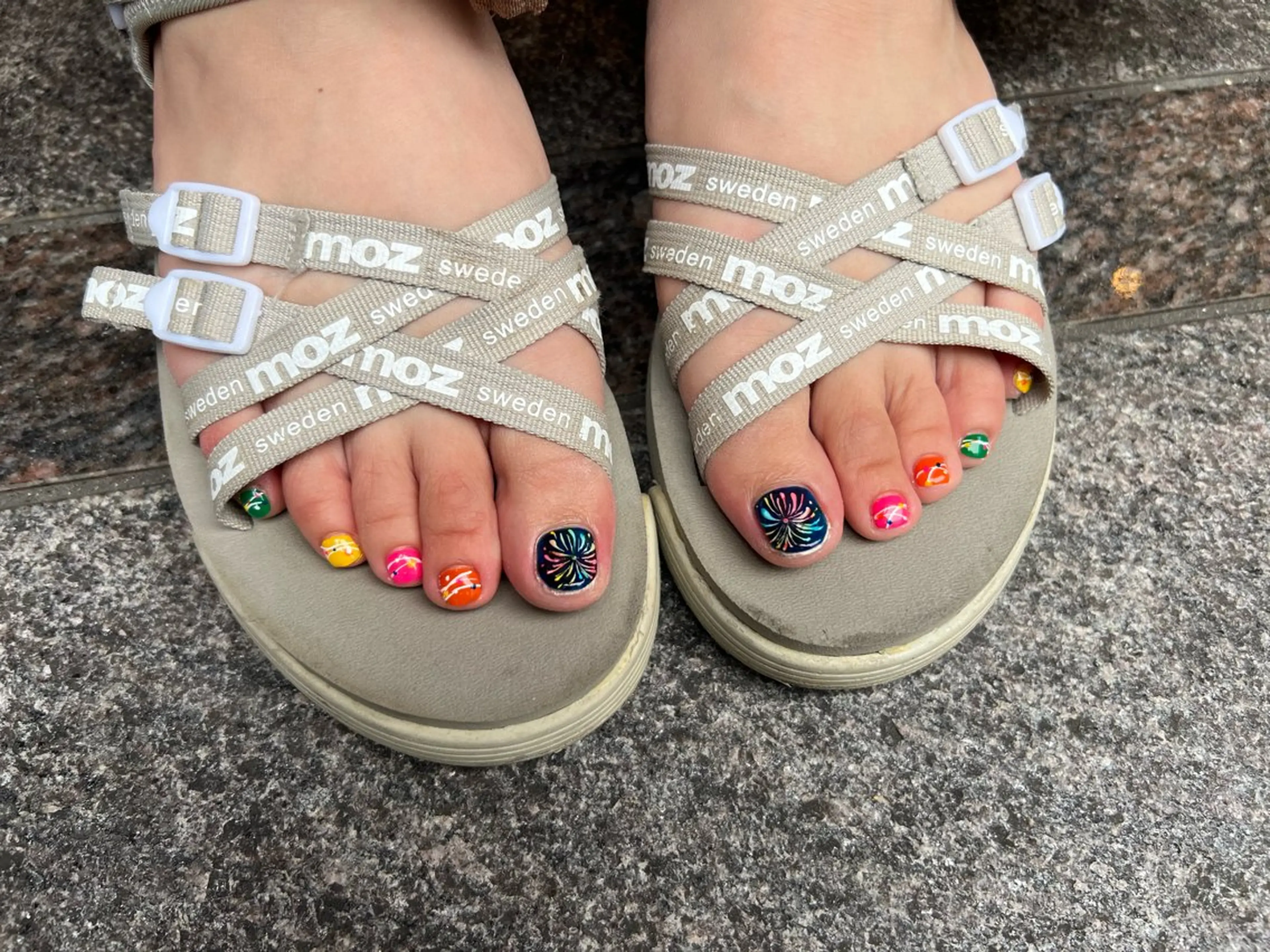 ネイル アートネイル フットネイル 夏ネイル ヨーヨーネイル 日下 ちなつのネイルデザイン