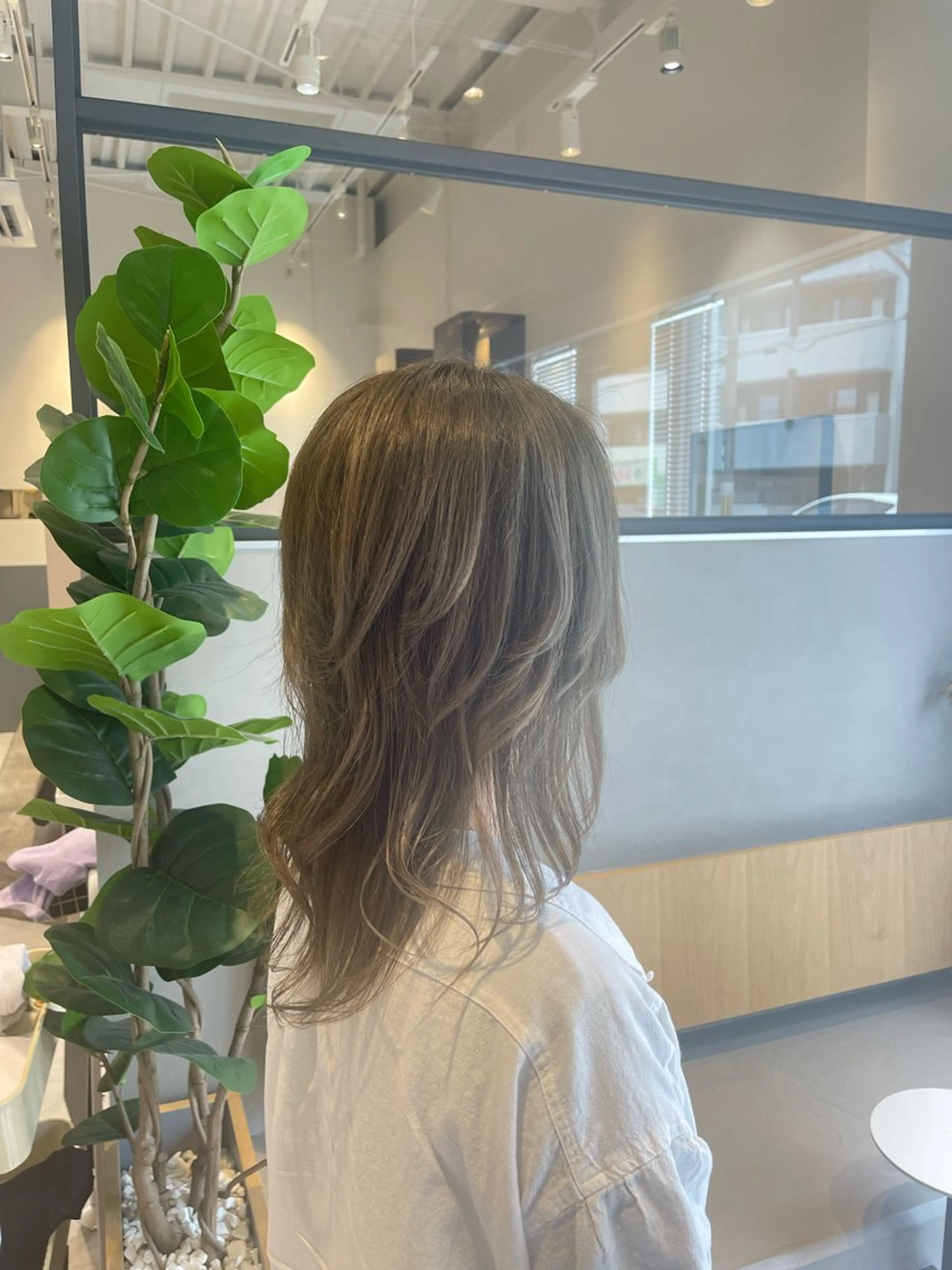 セミロング カラー カット ヘアカラー トリートメント Le rond所属・透明感艶カラー 城間晴人のヘアスタイル