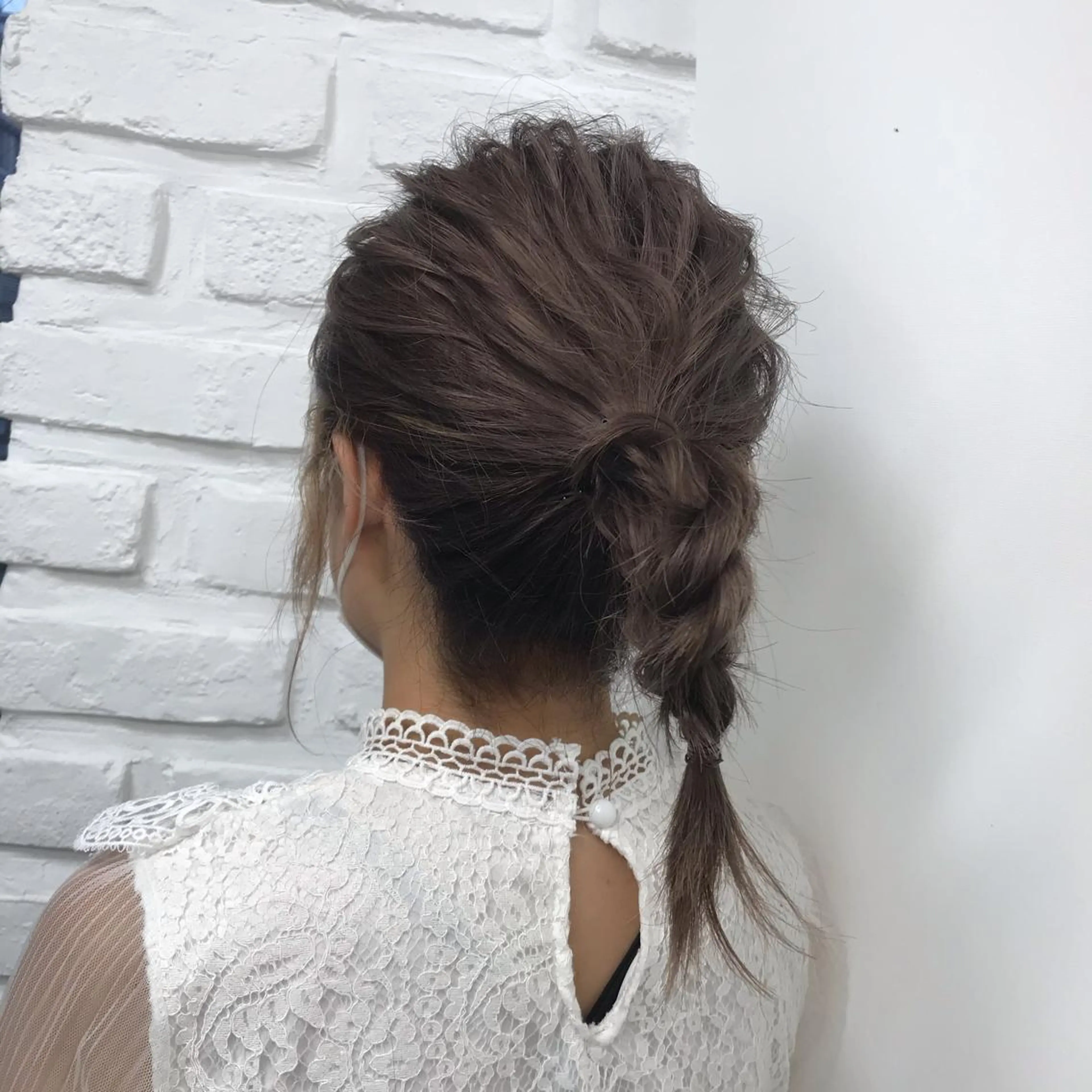 ミディアム ヘアアレンジ ポニーテール 暖色カラー🌹 中山由梨のヘアスタイル