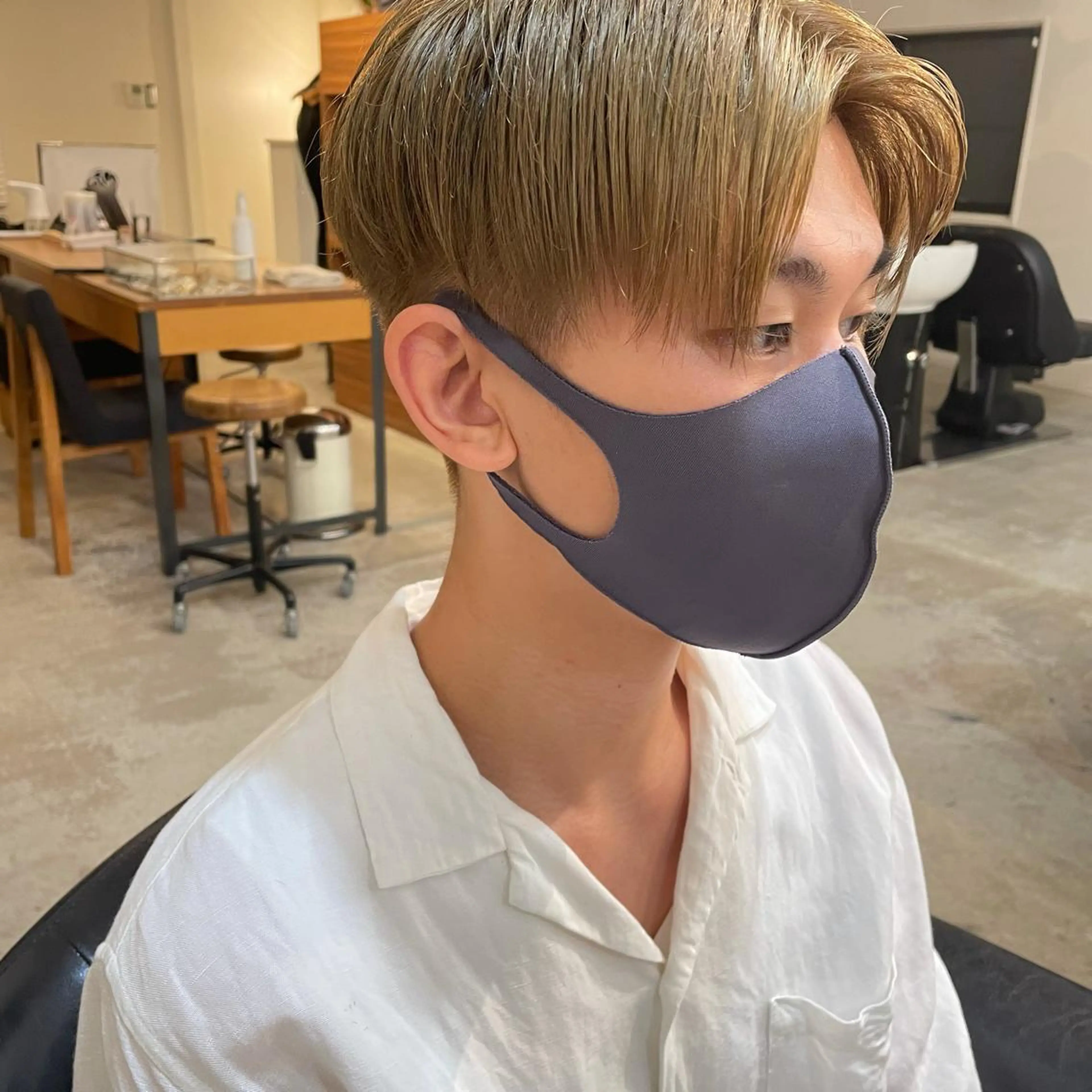 カラー メンズ センターパート ニシウエ ヒロキのヘアスタイル