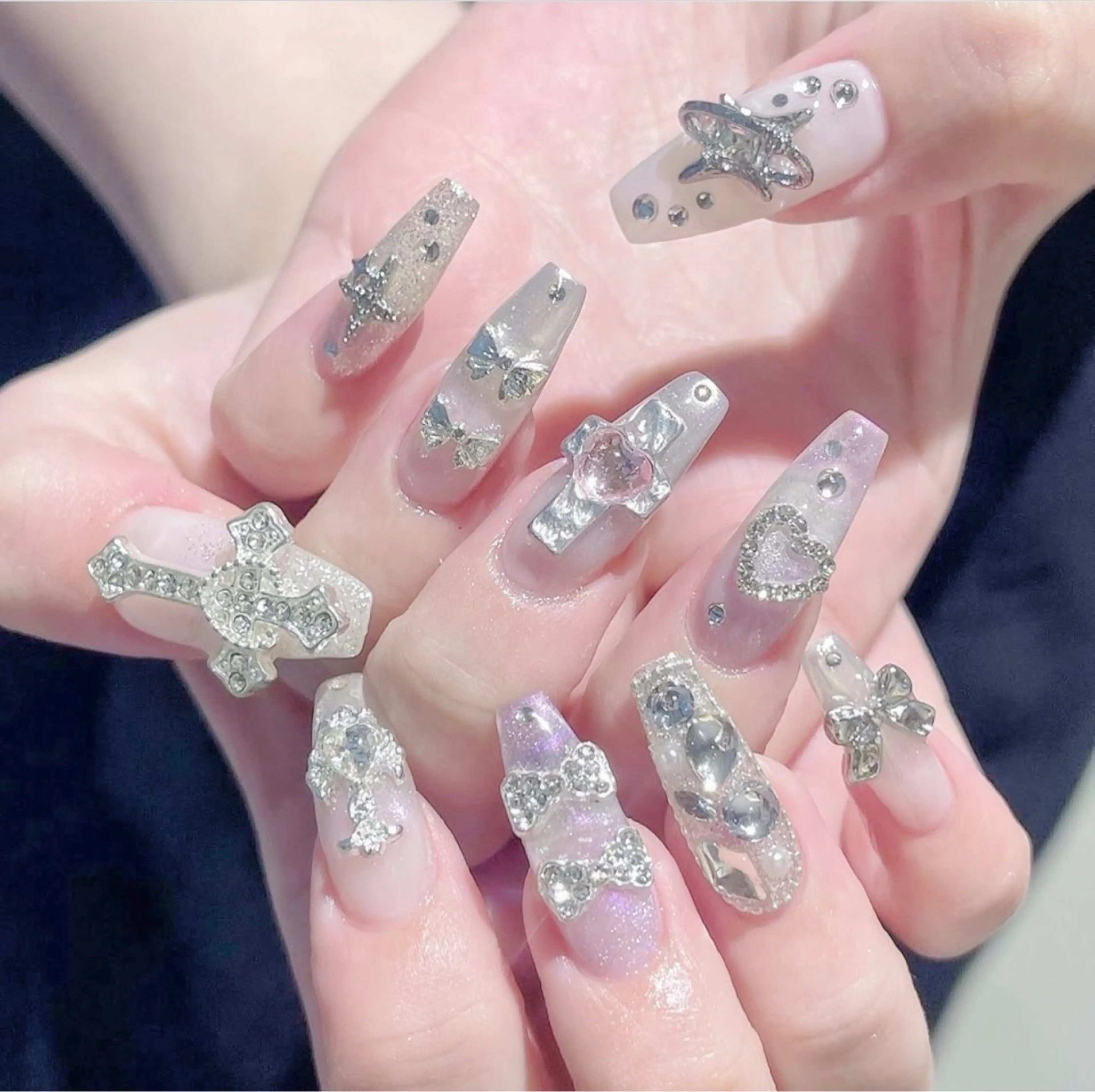 ネイル アニマル柄 オーロラネイル チークネイル フラッシュネイル ジェルネイル ハンドネイル Lina所属・Hina 池袋 長だしチップ専門店のネイルデザイン