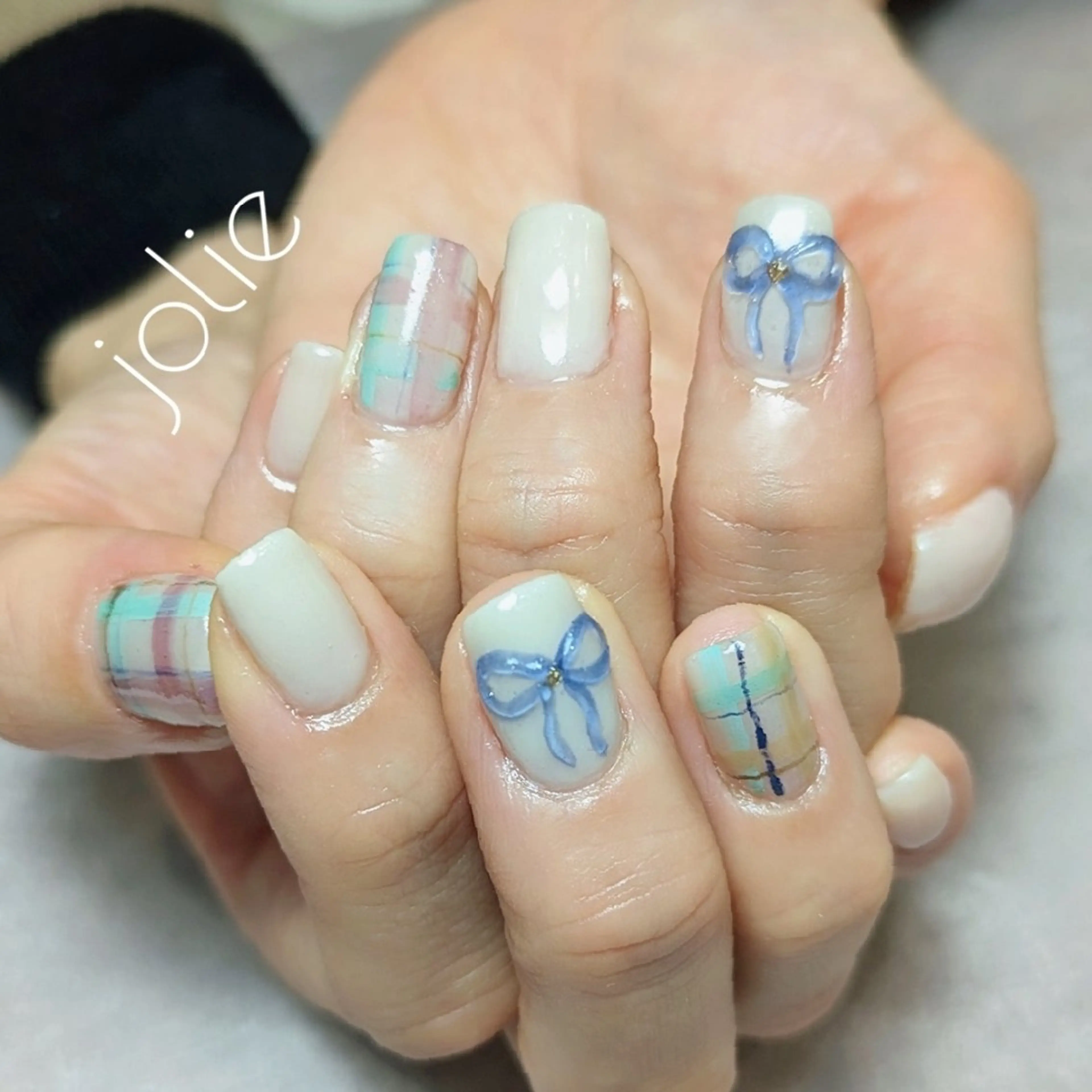 ネイル アートネイル ぷっくりネイル リボン ハンドネイル jolie  ISIHARAのネイルデザイン