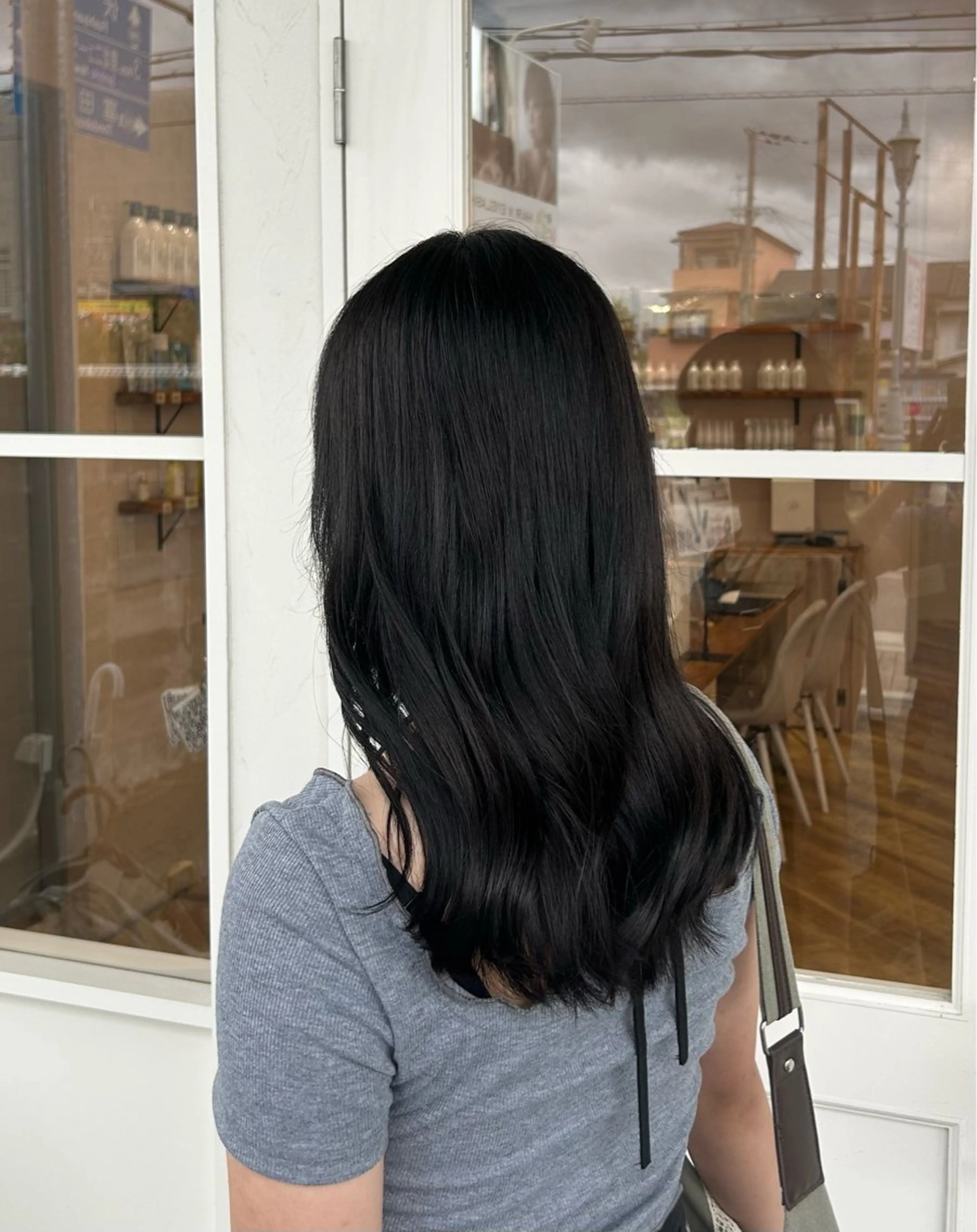 カラー 黒髪 ブルーカラー ブルーブラック 透明感カラー chacha blanc佐藤のヘアスタイル
