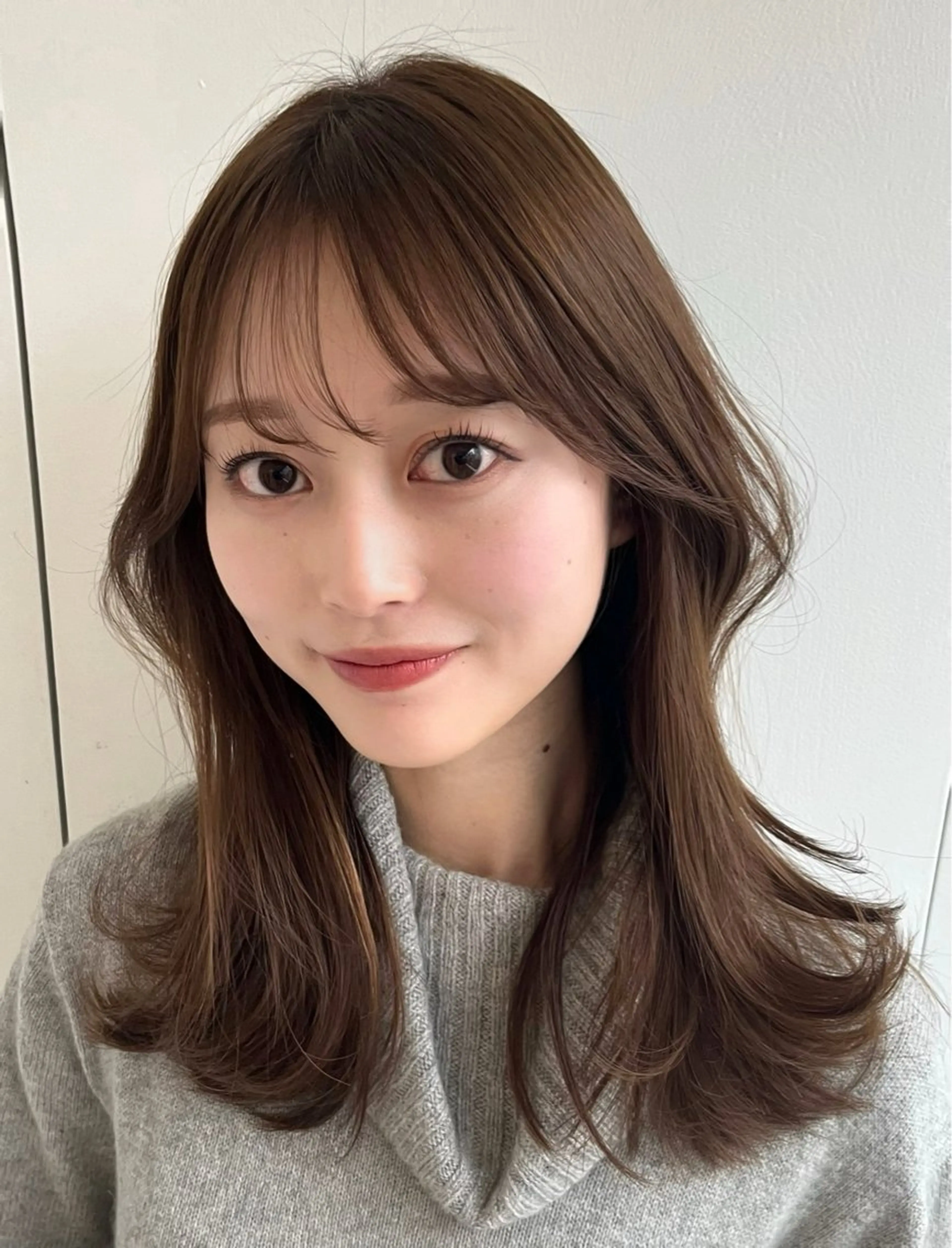 セミロング カラー パーマ ヘアアレンジ イルミナカラー 髪質改善 韓国風ヘア レイヤーカット 縮毛矯正 韓国ヘア×顔まわり 🇰🇷和知拓郎のヘアスタイル