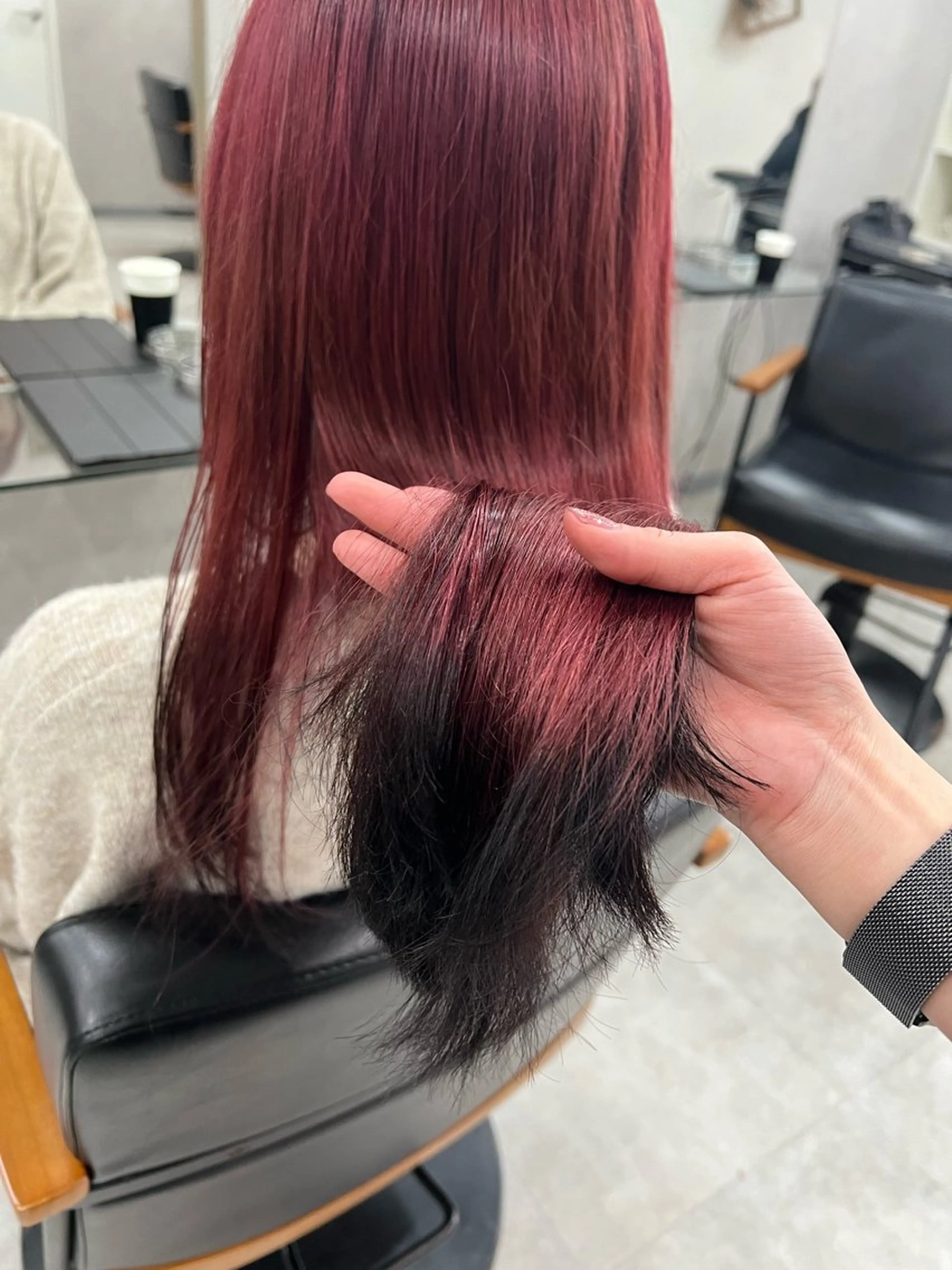 ロング カラー 黒髪 レッドカラー ハロウィン ヘアカラー ♥️ルフ🐒 ミレイ♥️のヘアスタイル