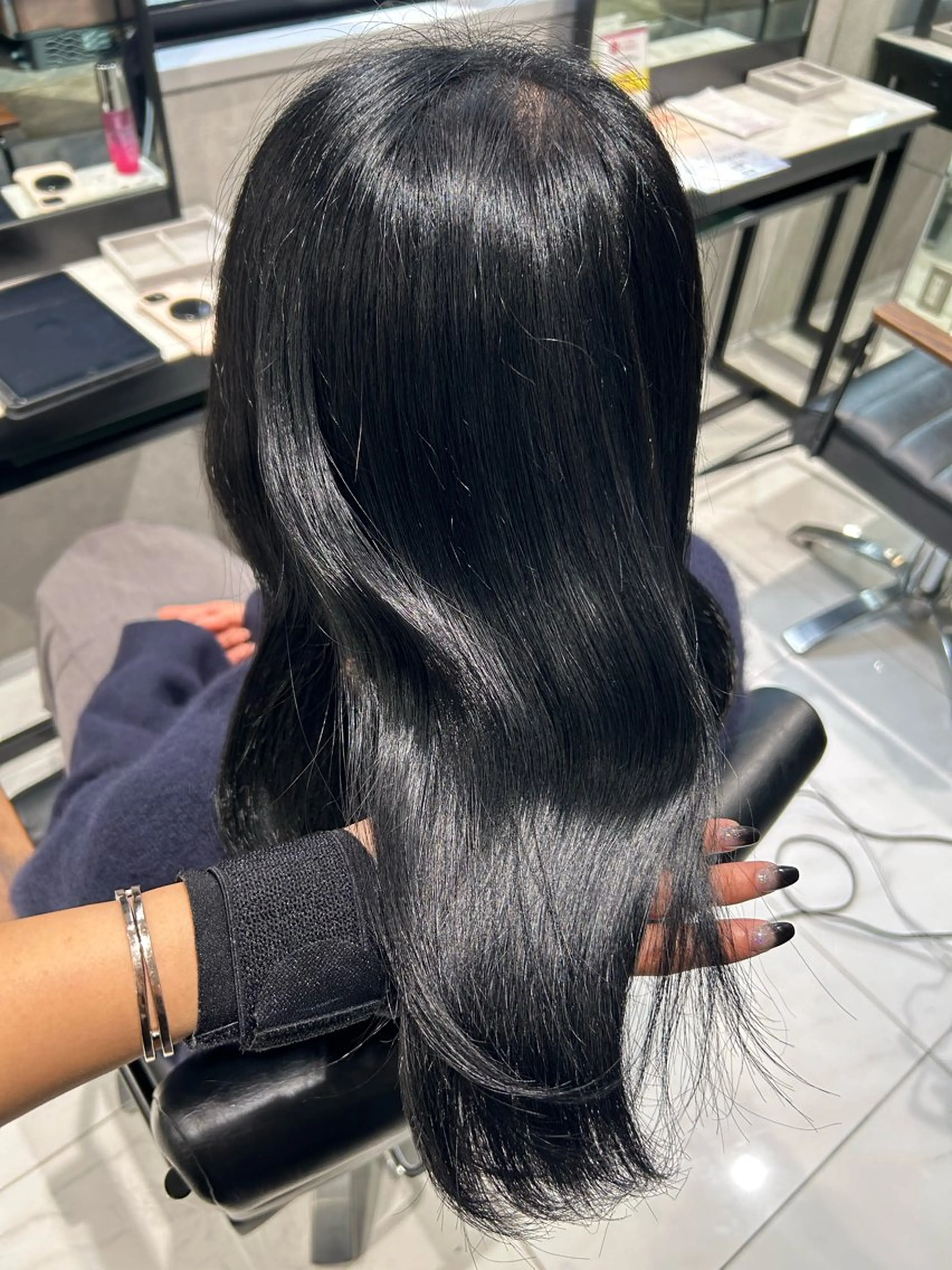 カラー 透明感カラー🩵 束感まつげ🪼海月のヘアスタイル