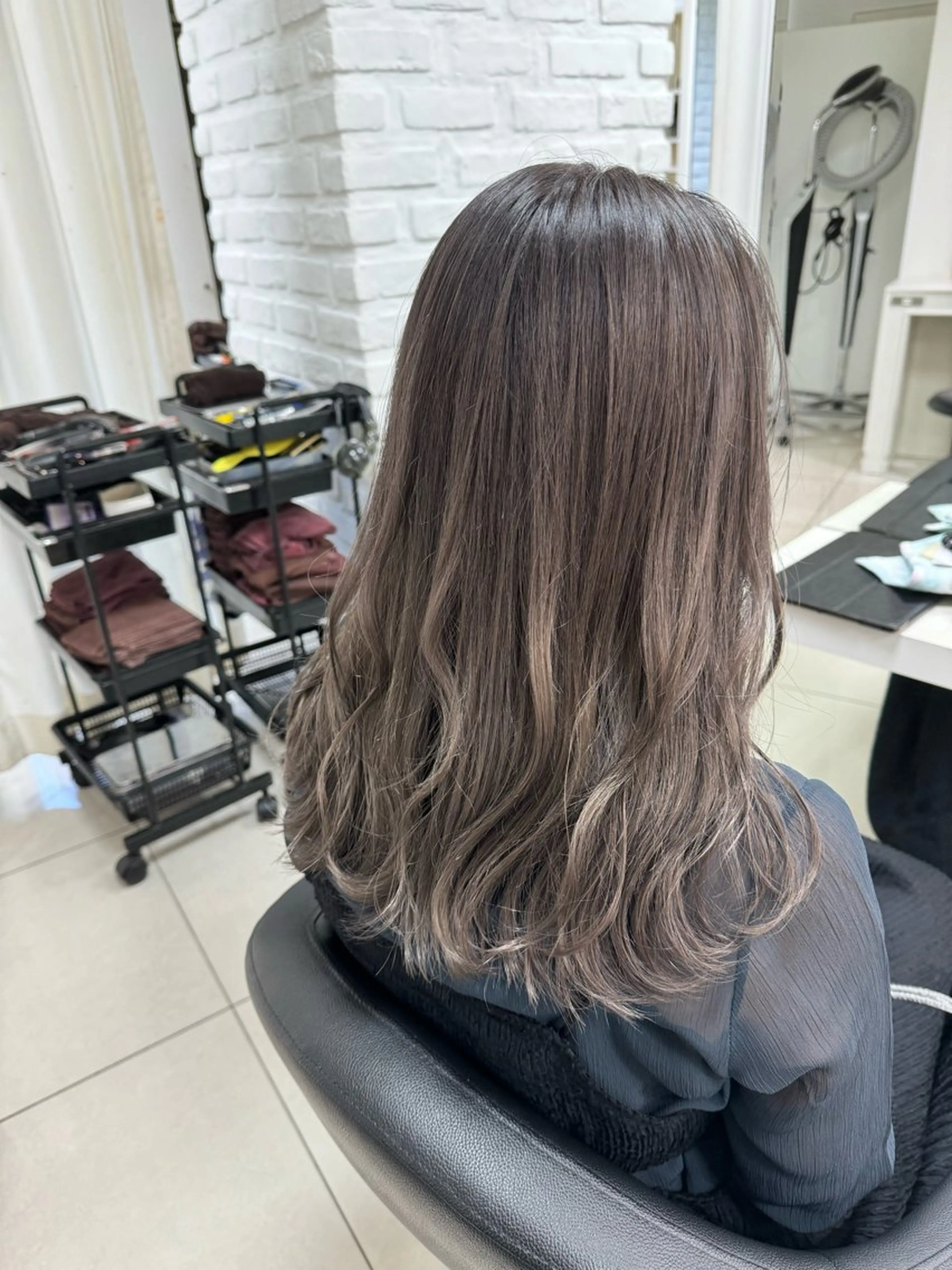 ロング カラー ブリーチ グレージュ イルミナカラー ミルクティーグレージュ カット ヘアカラー トリートメント 【デザインカラー】 粥川佳日望のヘアスタイル