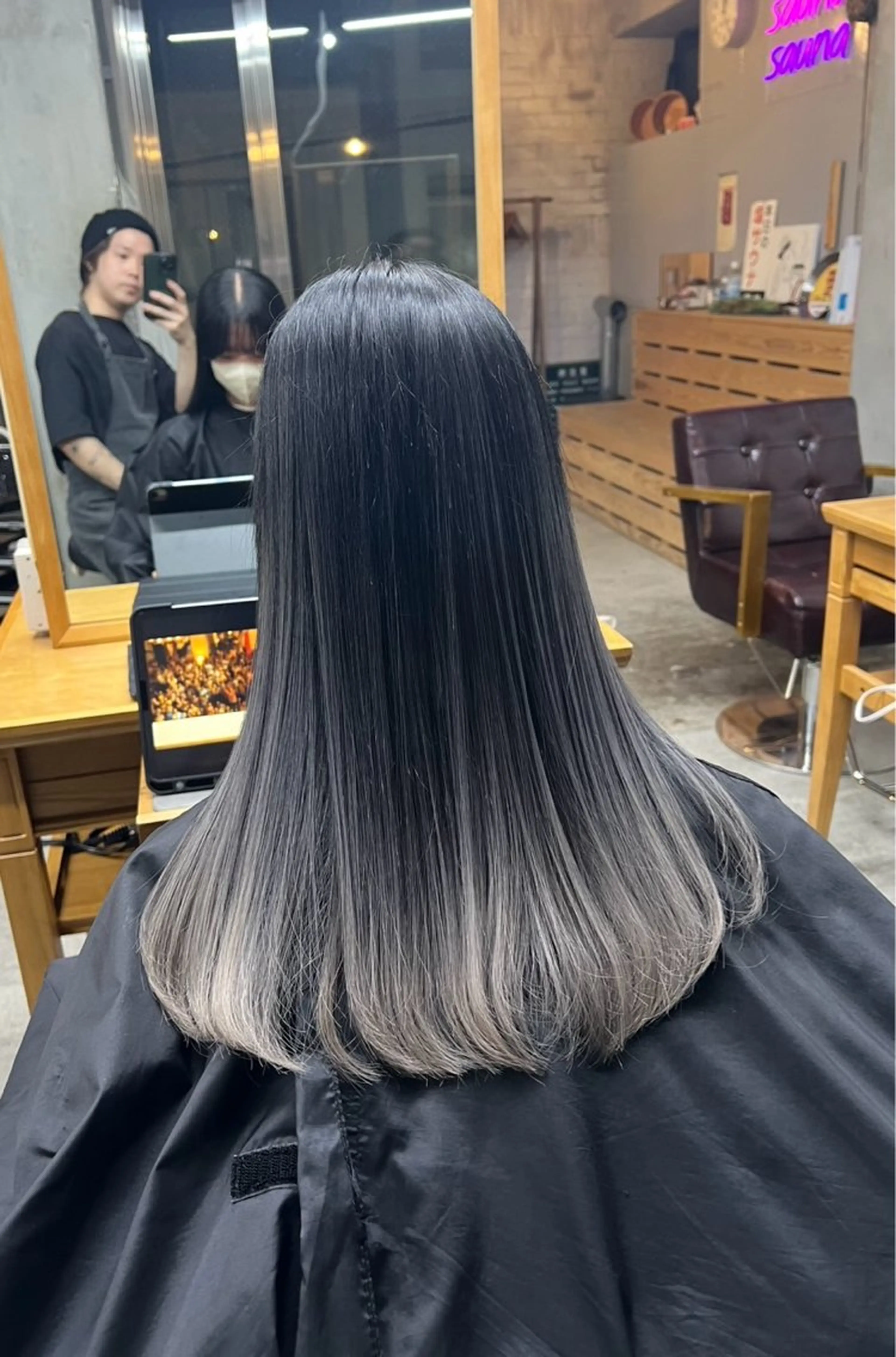 セミロング カラー バレイヤージュ シルバー ホワイトシルバー レイヤーカット ヘアカラー トリートメント ROBIN所属・指名数No.1 /NAOYAのヘアスタイル