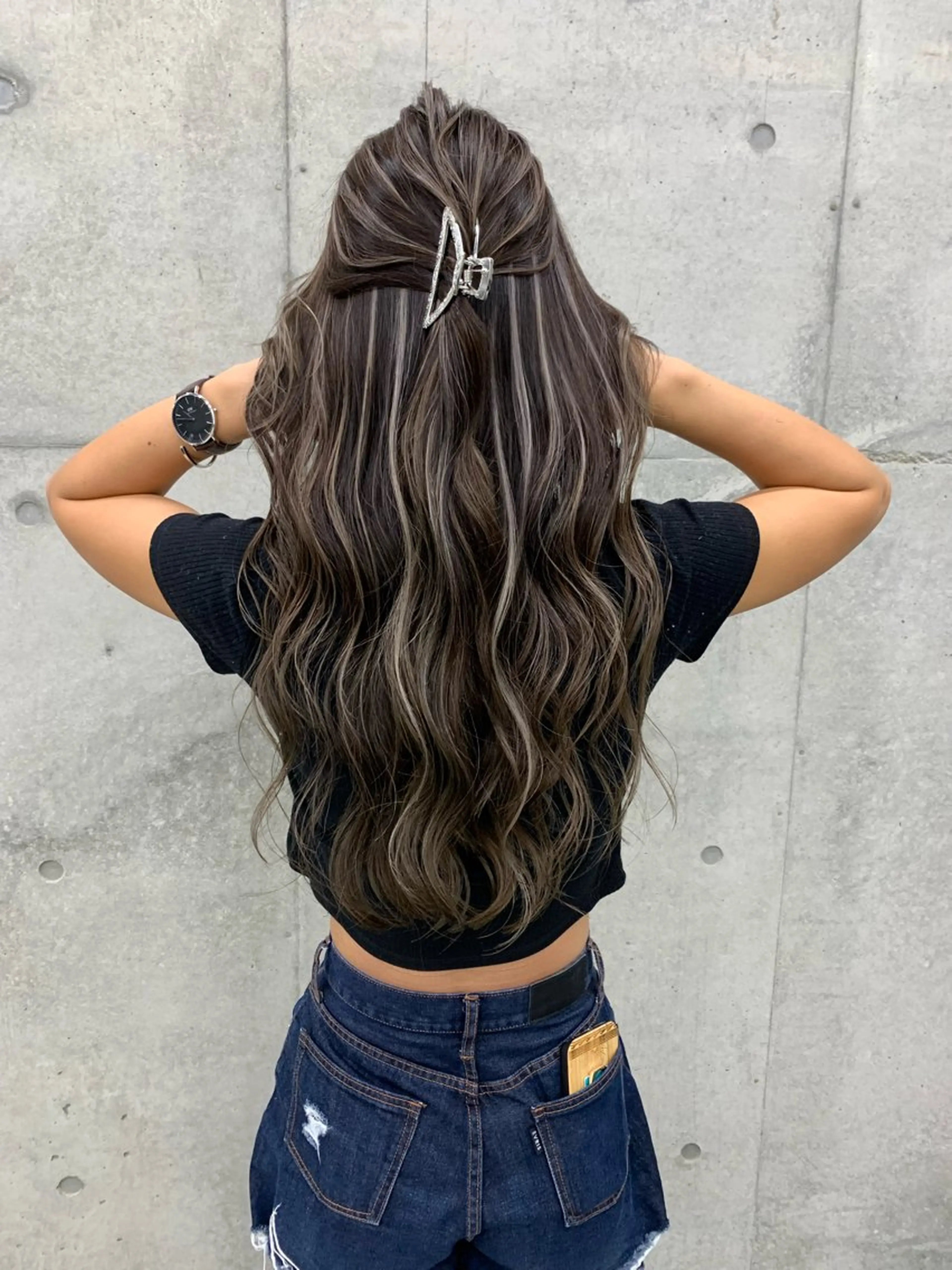 ロング ハイライト 原田 瑠月のヘアスタイル