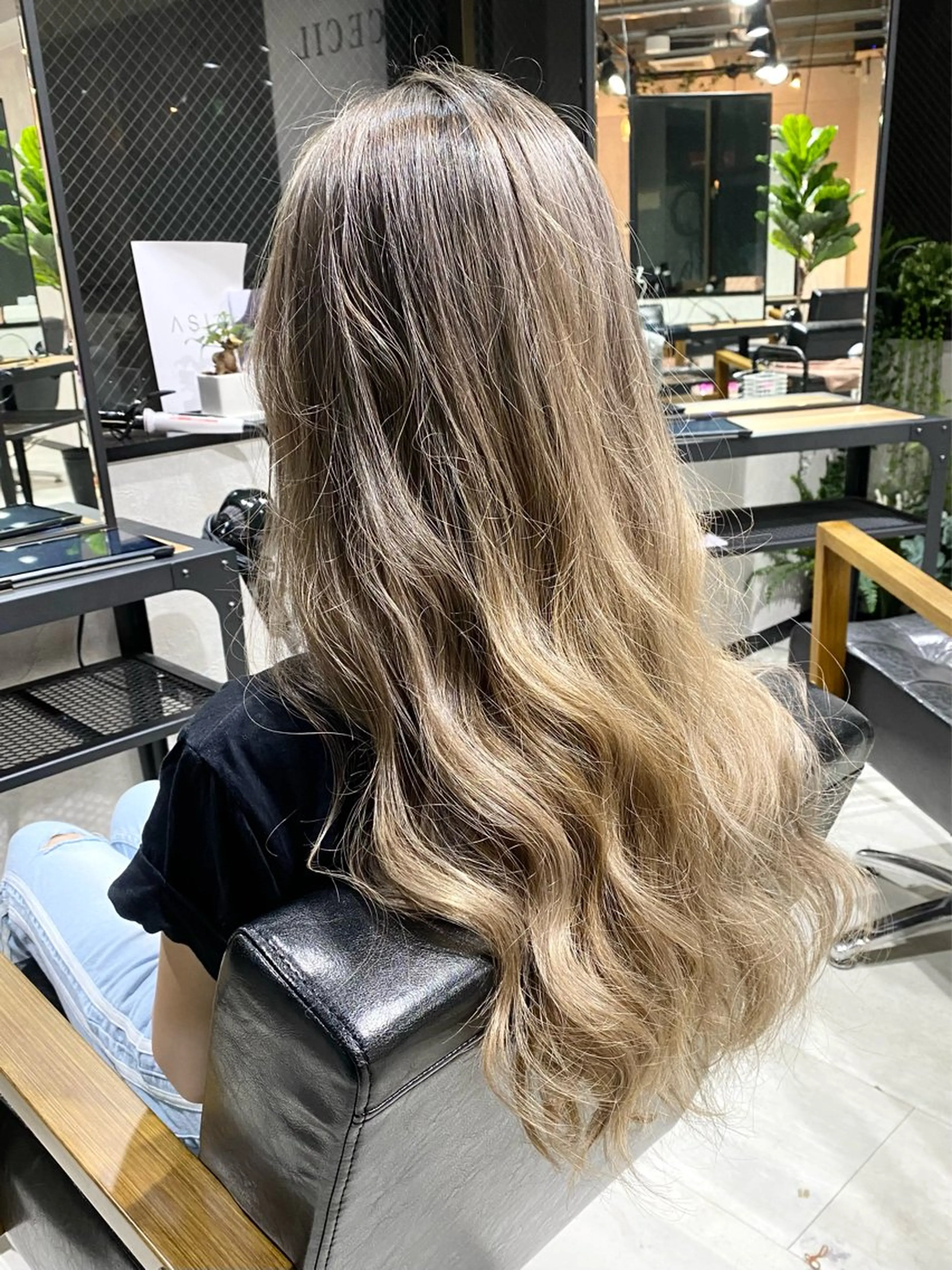 ロング カラー ベージュカラー ハイライトカラー ハイライト ヘアカラー 透明感カラー YOSHIMURA★のヘアスタイル