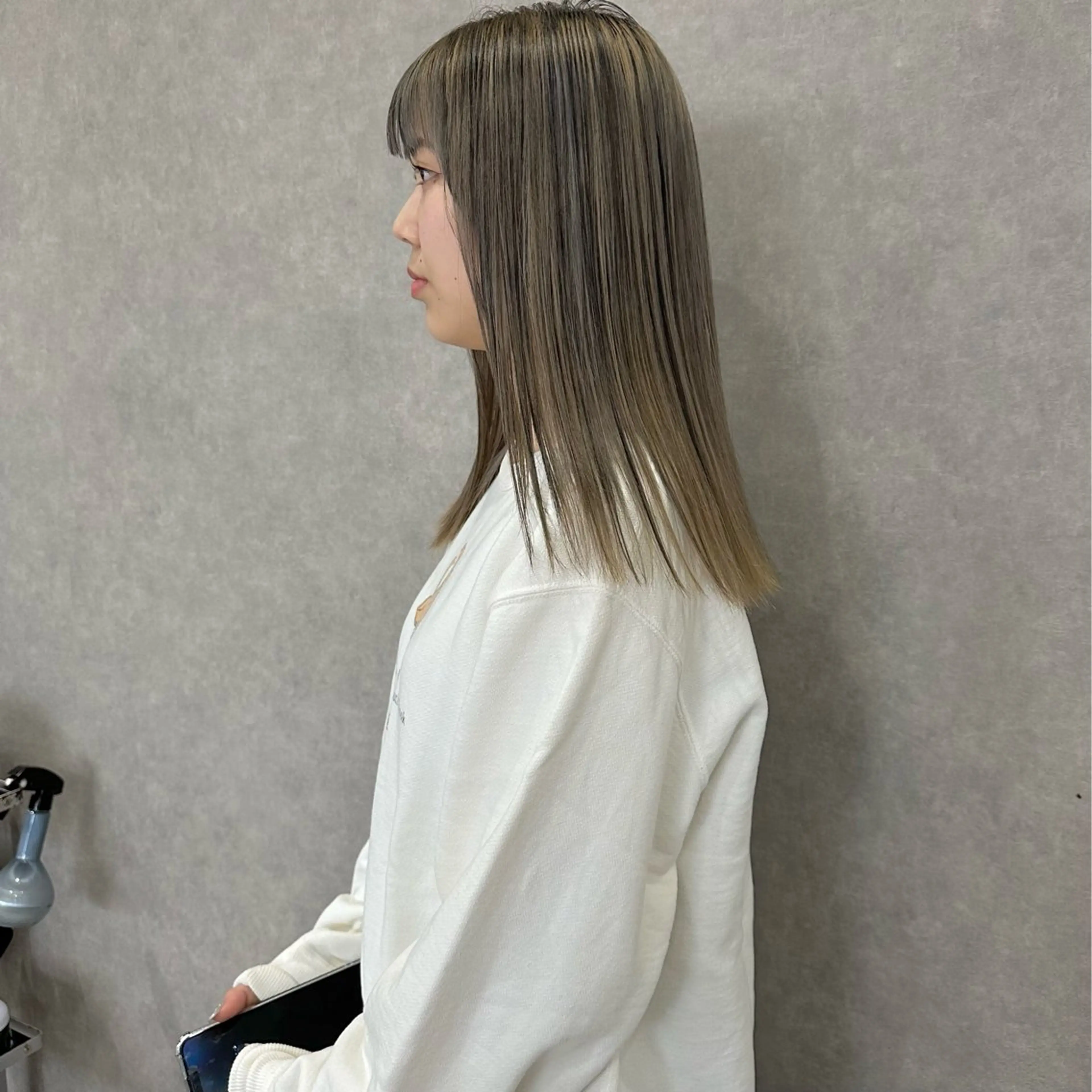 セミロング カラー ブリーチ ハイライトカラー ハイトーンカラー ハイライト はちすか るかのヘアスタイル